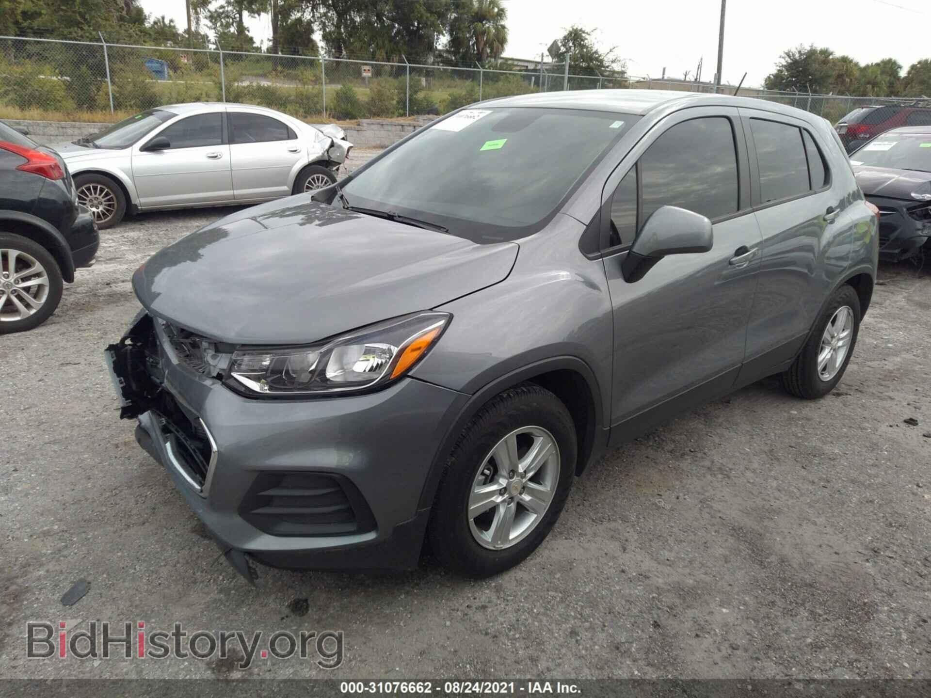 2020 CHEVROLET TRAX - VIN: 3GNCJKSB8LL327717 - Фото 2