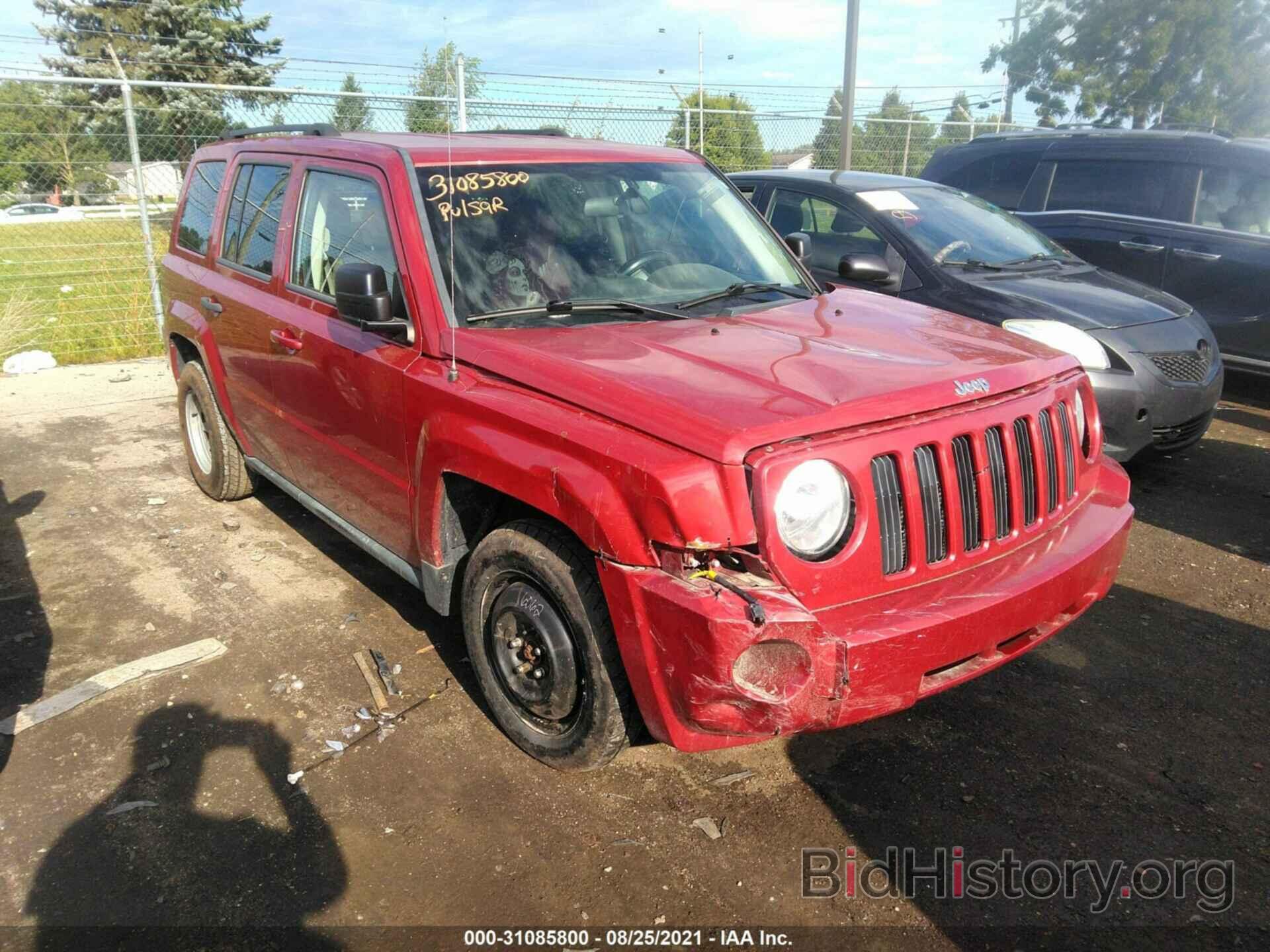 Photo 1J4NT2GA2AD502715 - JEEP PATRIOT 2010