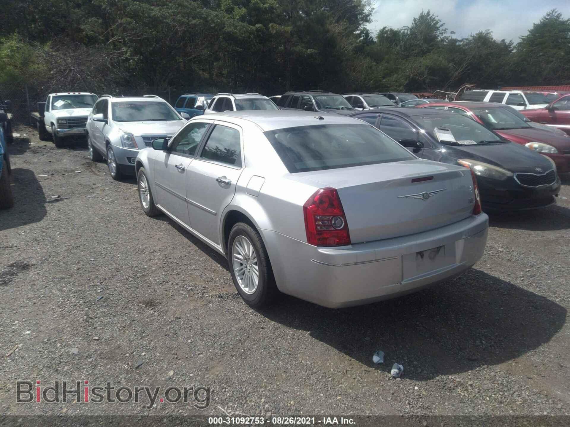 2010 CHRYSLER 300 - VIN: 2C3CA5CV0AH251634 - Фото 3