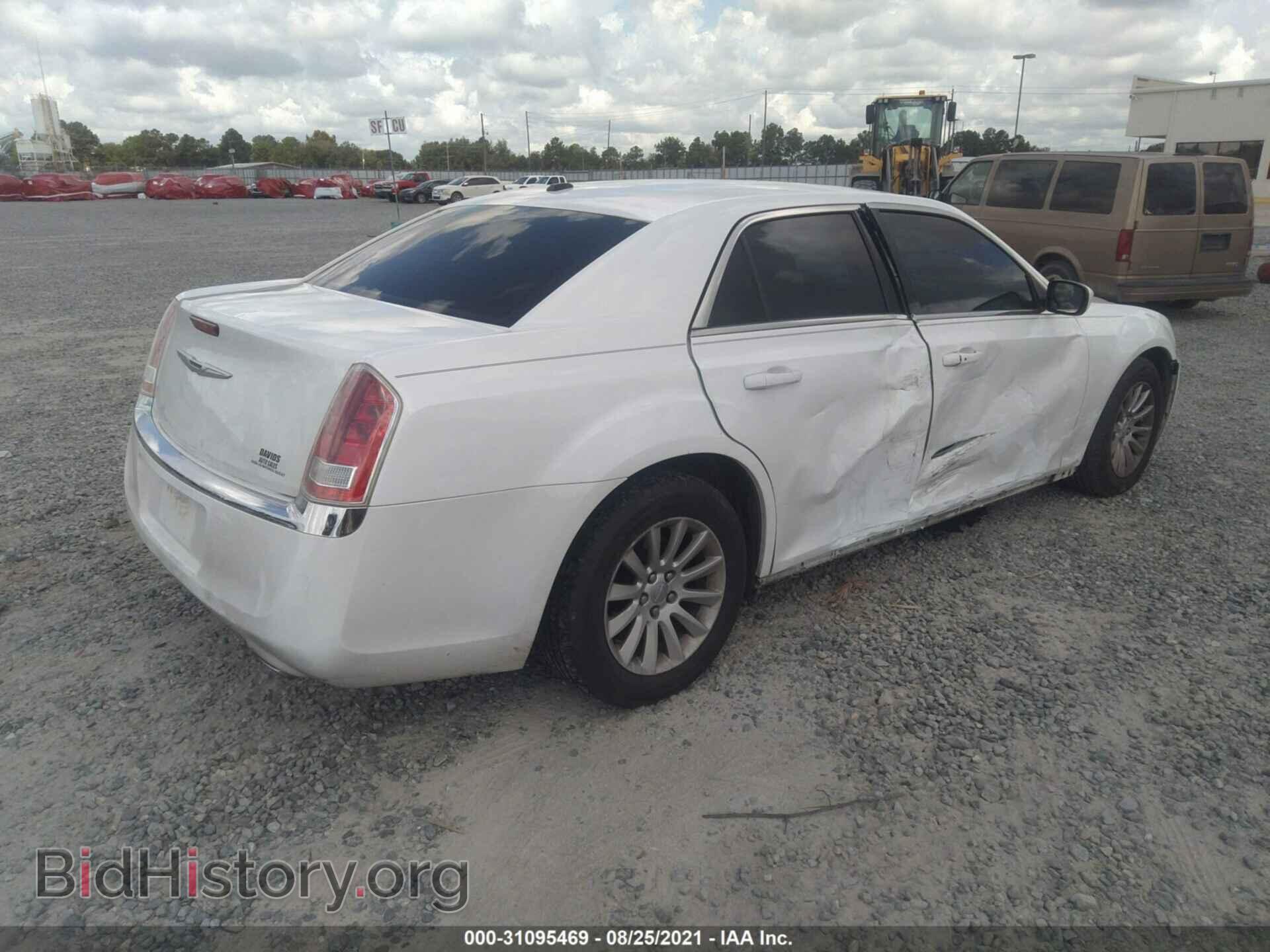 2013 CHRYSLER 300 - VIN: 2C3CCAAG1DH627348 - Фото 4