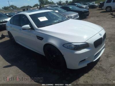 2013 BMW M5, белый — VIN WBSFV9C57DD096269, IAAI