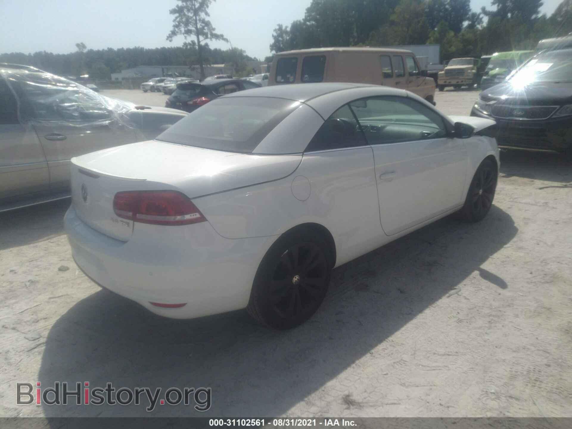 2013 VOLKSWAGEN EOS - VIN: WVWFW8AH1DV005261 - Фото 4