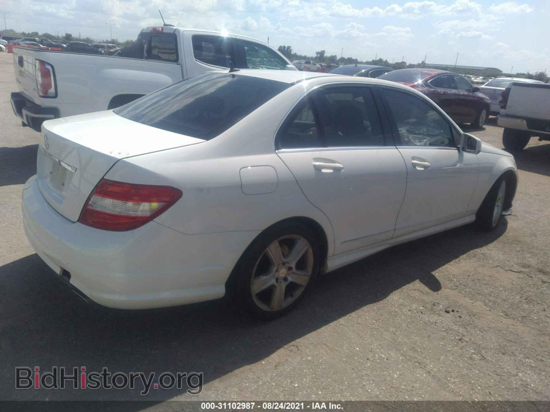 2011 MERCEDES-BENZ C-CLASS - VIN: WDDGF5EB3BR174802 - Фото 4