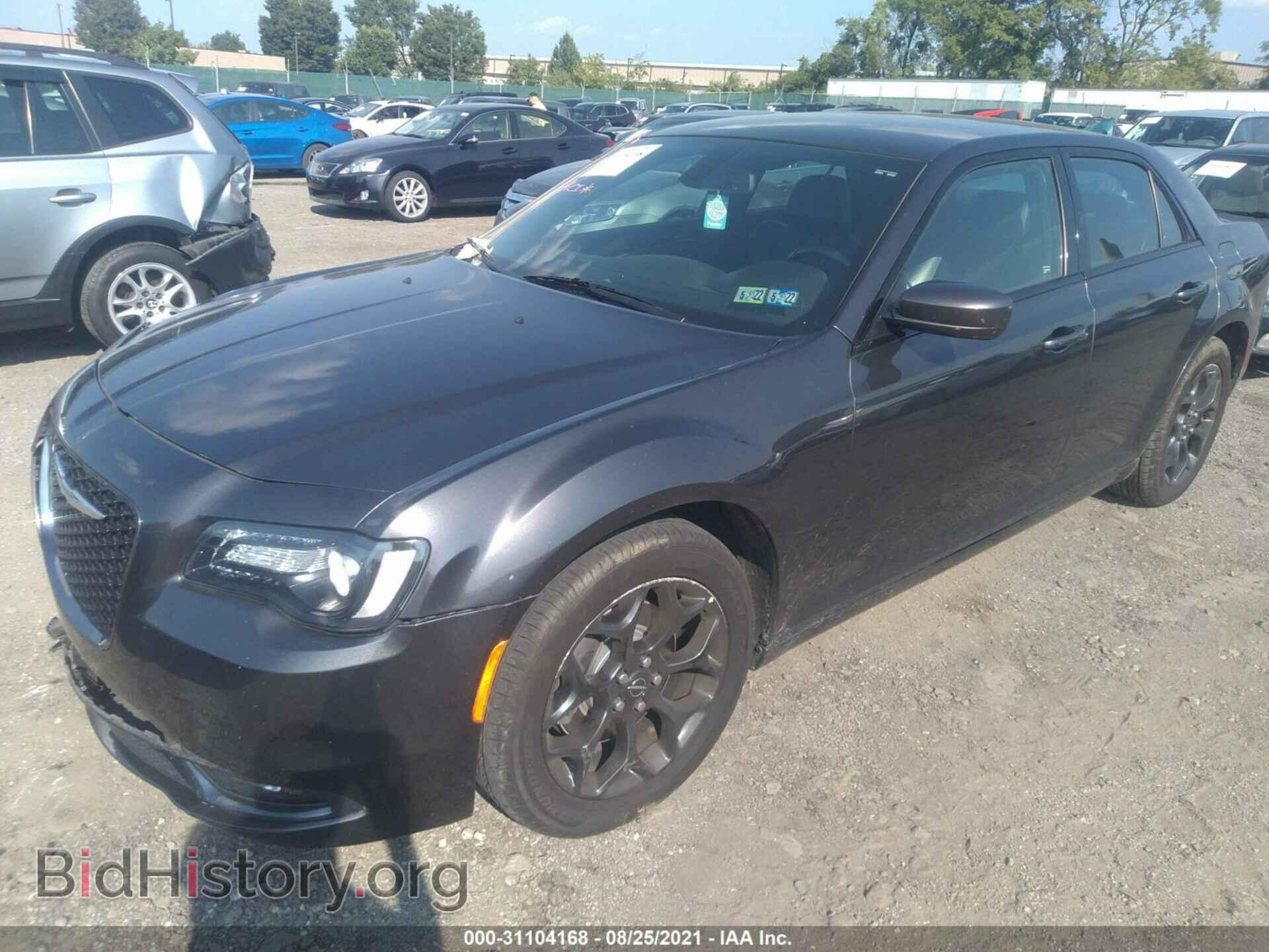 2019 CHRYSLER 300 - VIN: 2C3CCAGG6KH632114 - Фото 2