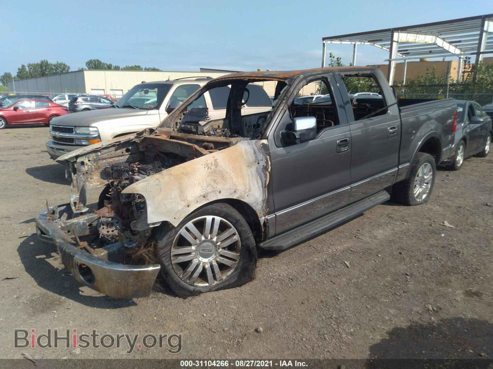 2006 LINCOLN MARK LT - VIN: 5LTPW18556FJ23802 - Фото 2