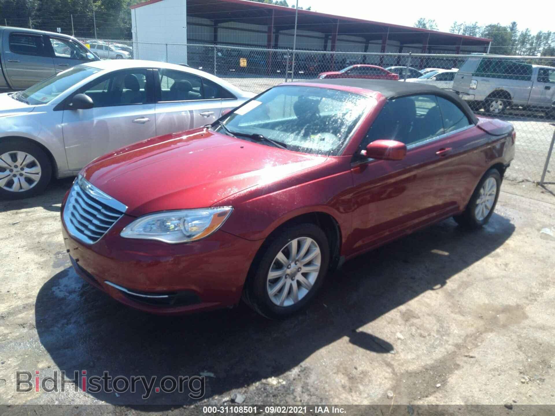 2013 CHRYSLER 200 - VIN: 1C3BCBEB8DN738812 - Фото 2
