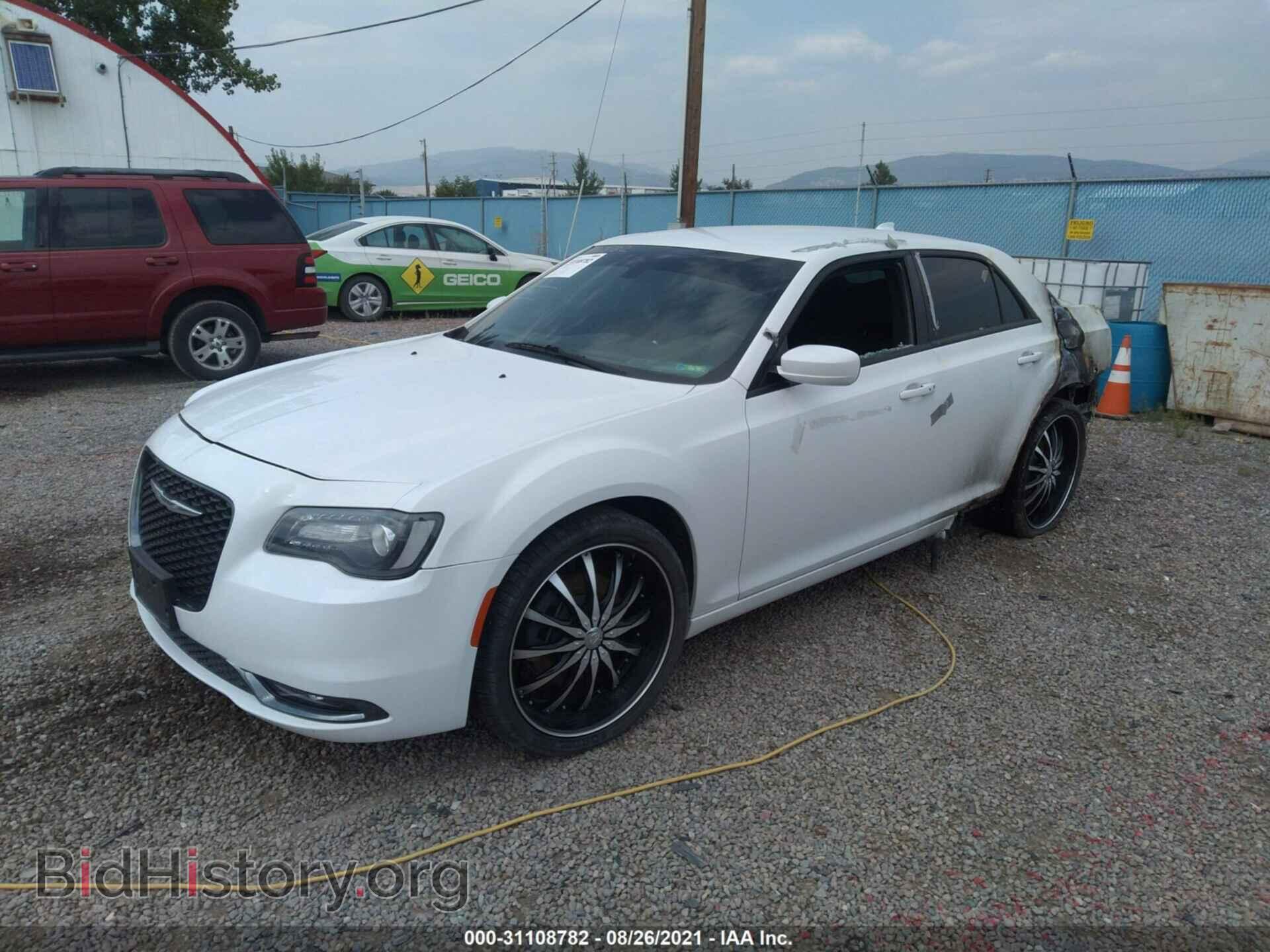 2016 CHRYSLER 300 - VIN: 2C3CCAGG8GH224933 - Photo 2