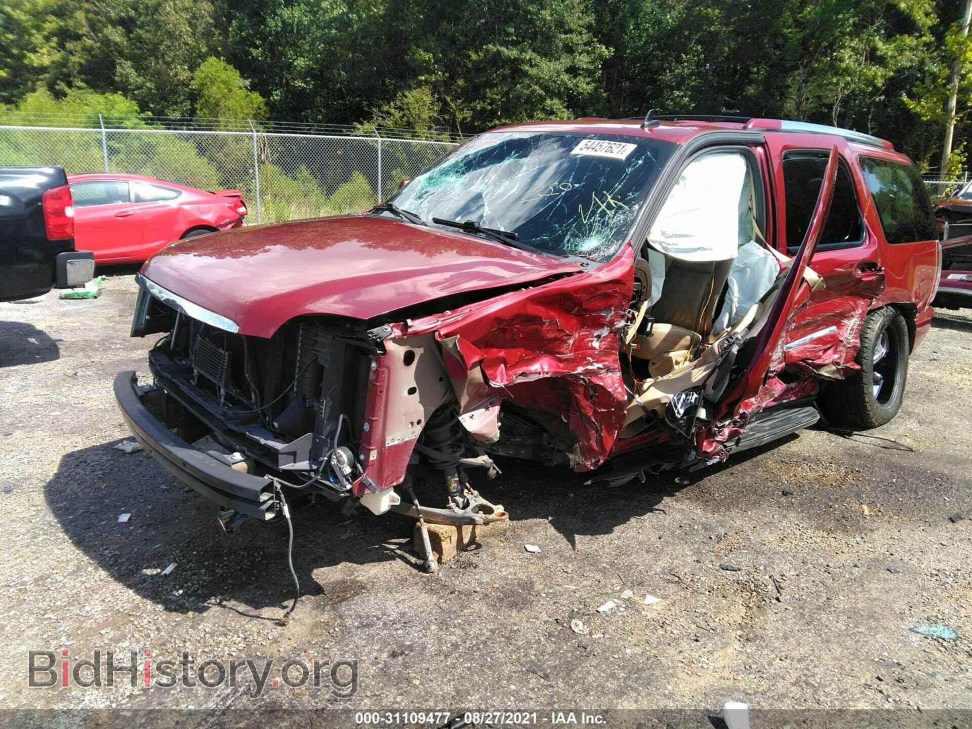 2011 GMC YUKON - VIN: 1GKS1EEF5BR308946 - Photo 2
