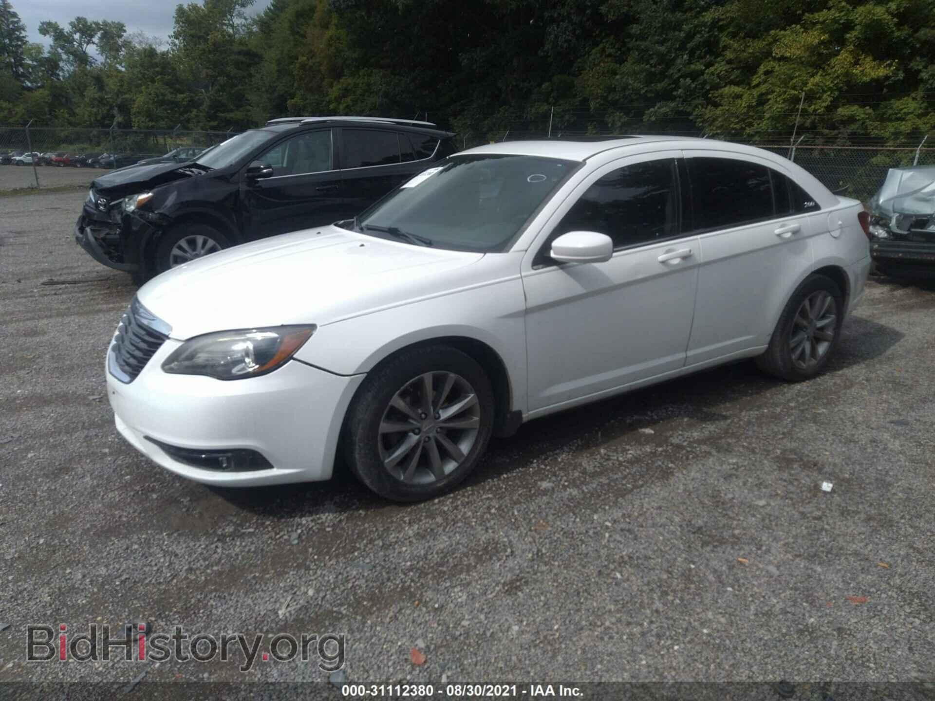 2011 CHRYSLER 200 - VIN: 1C3BC8FG5BN567611 - Фото 2