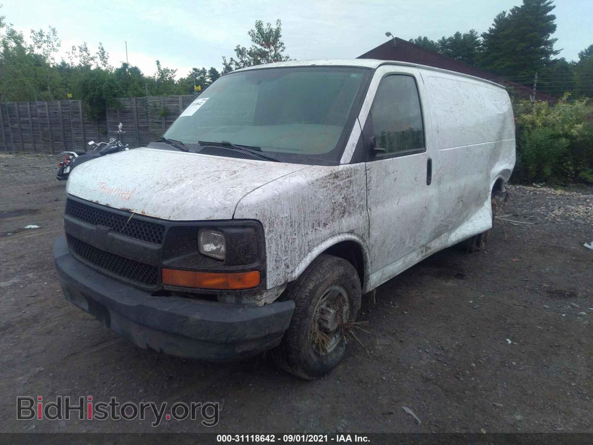 2009 CHEVROLET EXPRESS CARGO VAN - VIN: 1GCGG25C791107868 - Фото 2