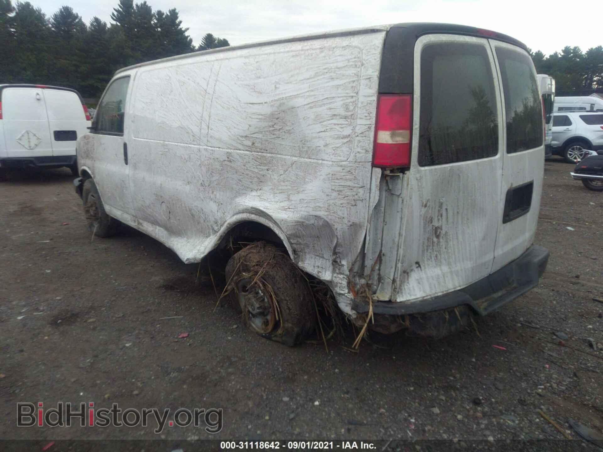 2009 CHEVROLET EXPRESS CARGO VAN - VIN: 1GCGG25C791107868 - Фото 3