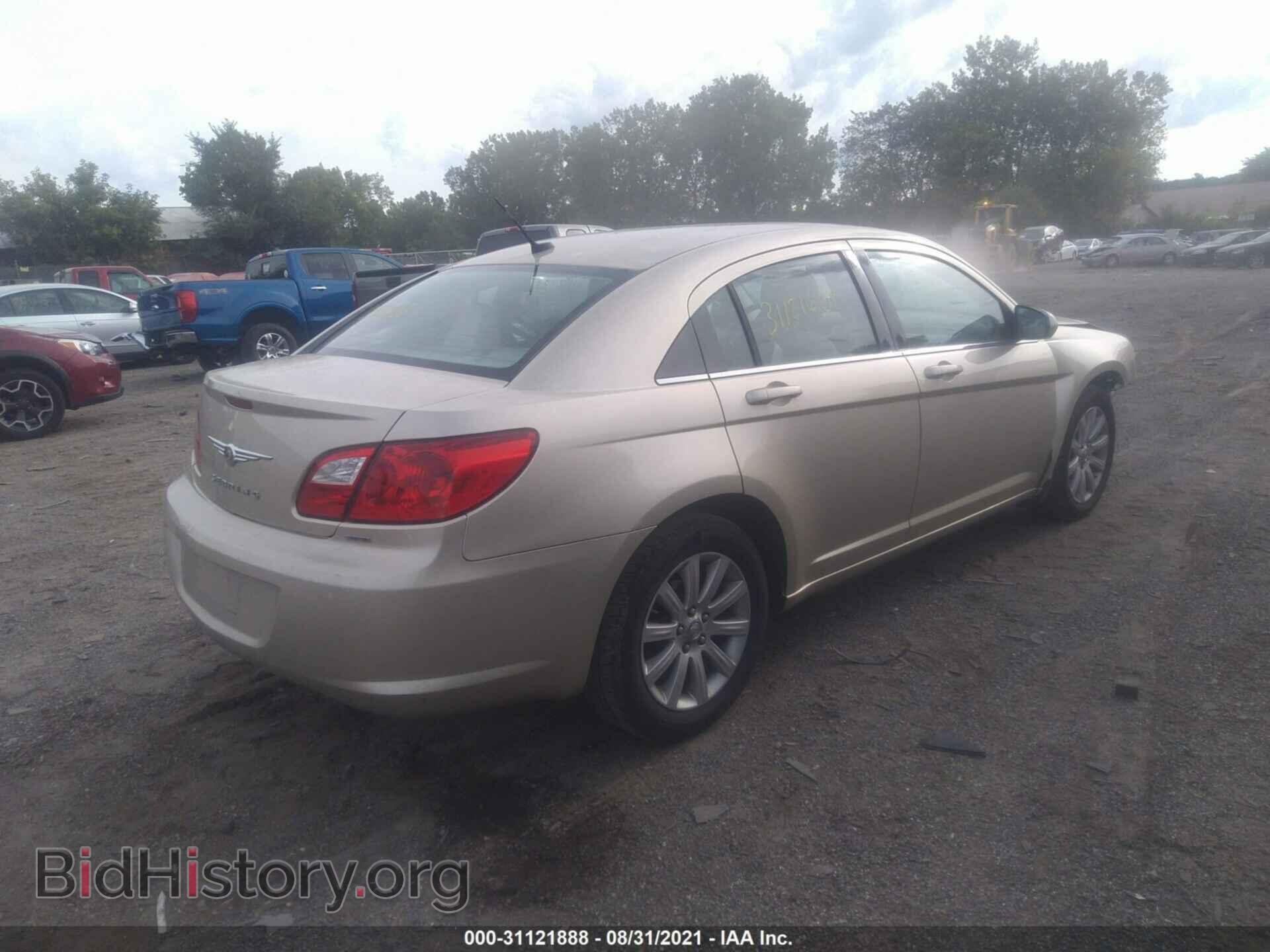 2010 CHRYSLER SEBRING - VIN: 1C3CC5FBXAN175892 - Фото 4