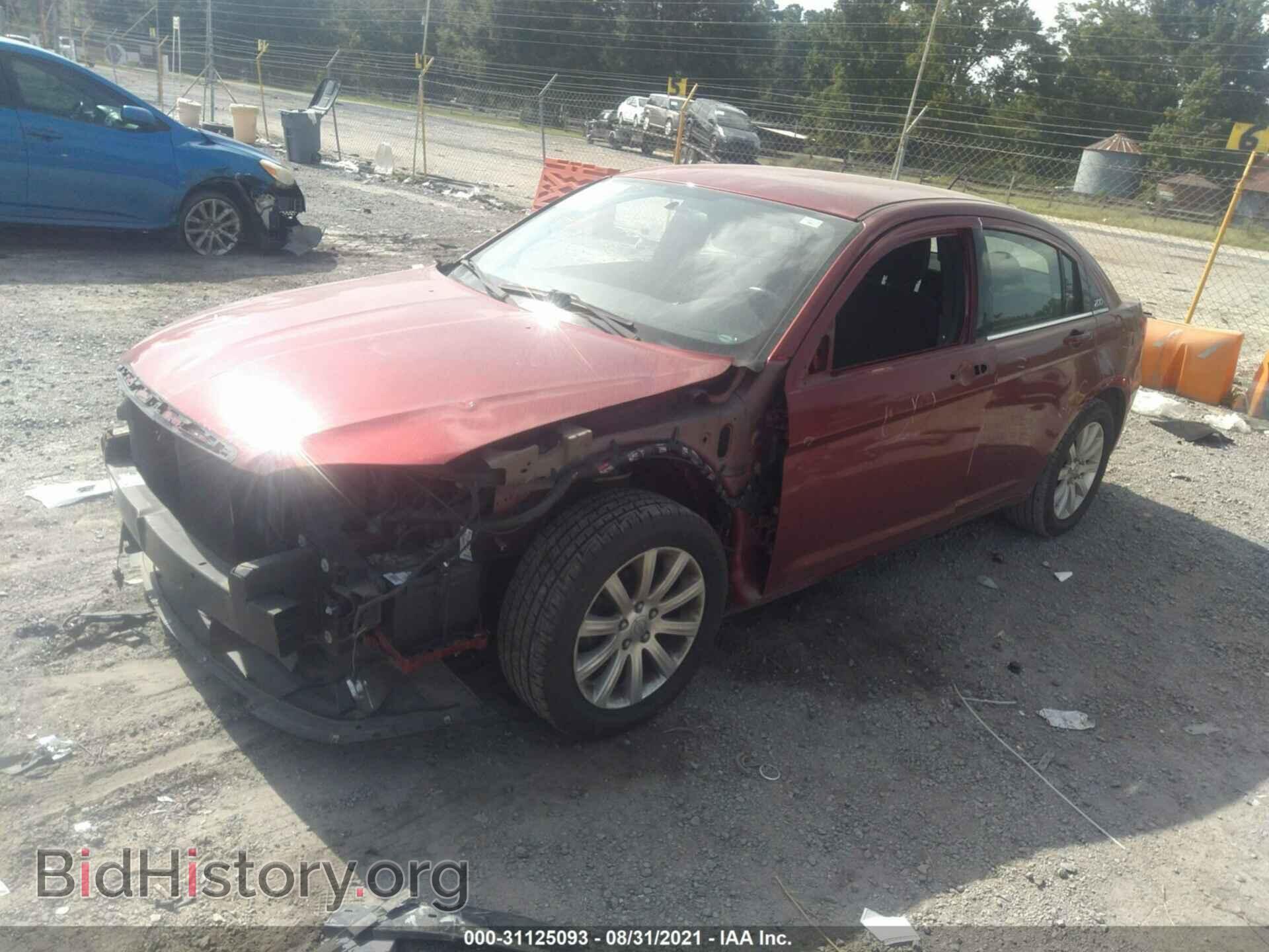 2013 CHRYSLER 200 - VIN: 1C3CCBBGXDN533836 - Фото 2