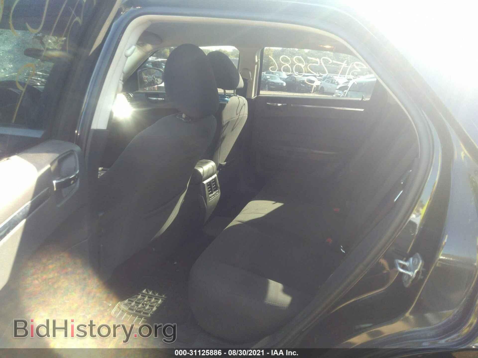 2010 CHRYSLER 300 - VIN: 2C3CA4CD1AH224279 - Фото 8