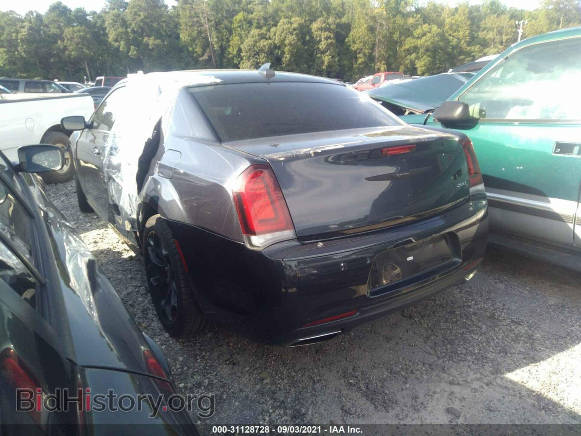2019 CHRYSLER 300 - VIN: 2C3CCABG8KH559643 - Фото 3