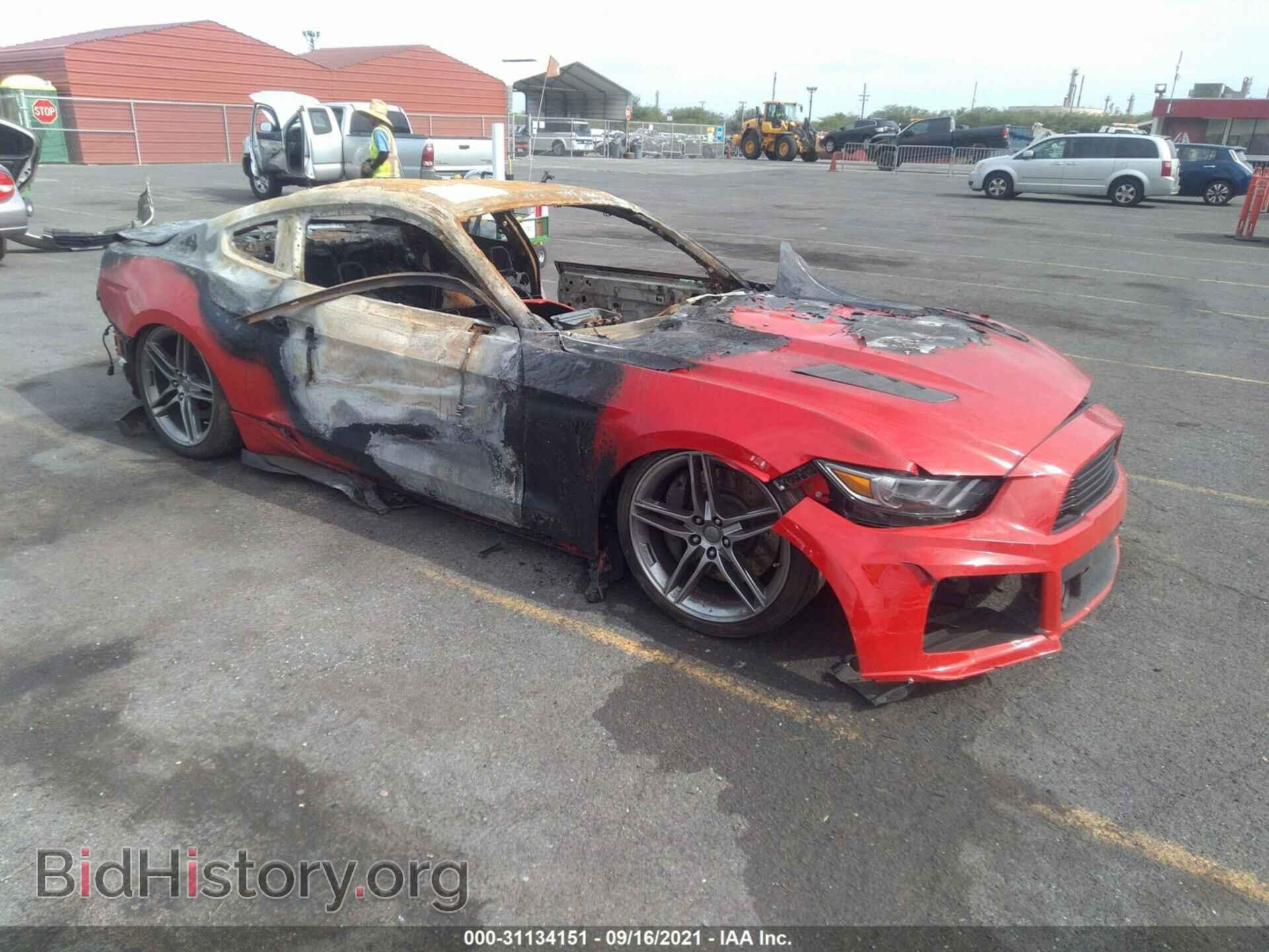Photo 1FA6P8CF4F5331217 - FORD MUSTANG 2015