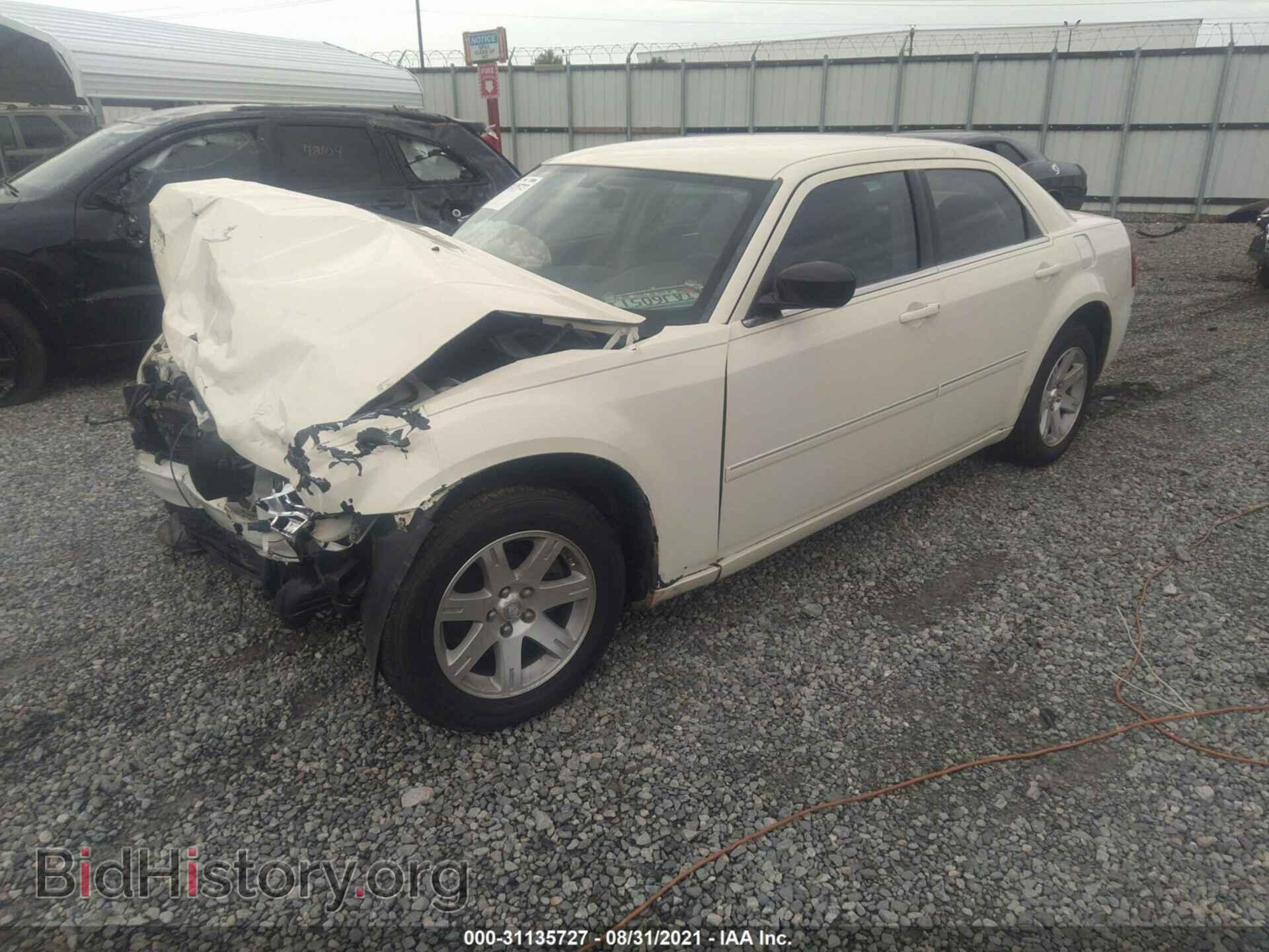 2007 CHRYSLER 300 - VIN: 2C3KA53G77H883195 - Фото 2
