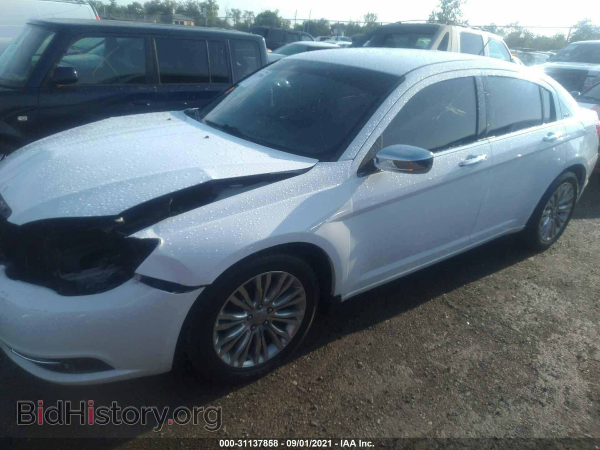 2013 CHRYSLER 200 - VIN: 1C3CCBCG1DN516485 - Фото 2