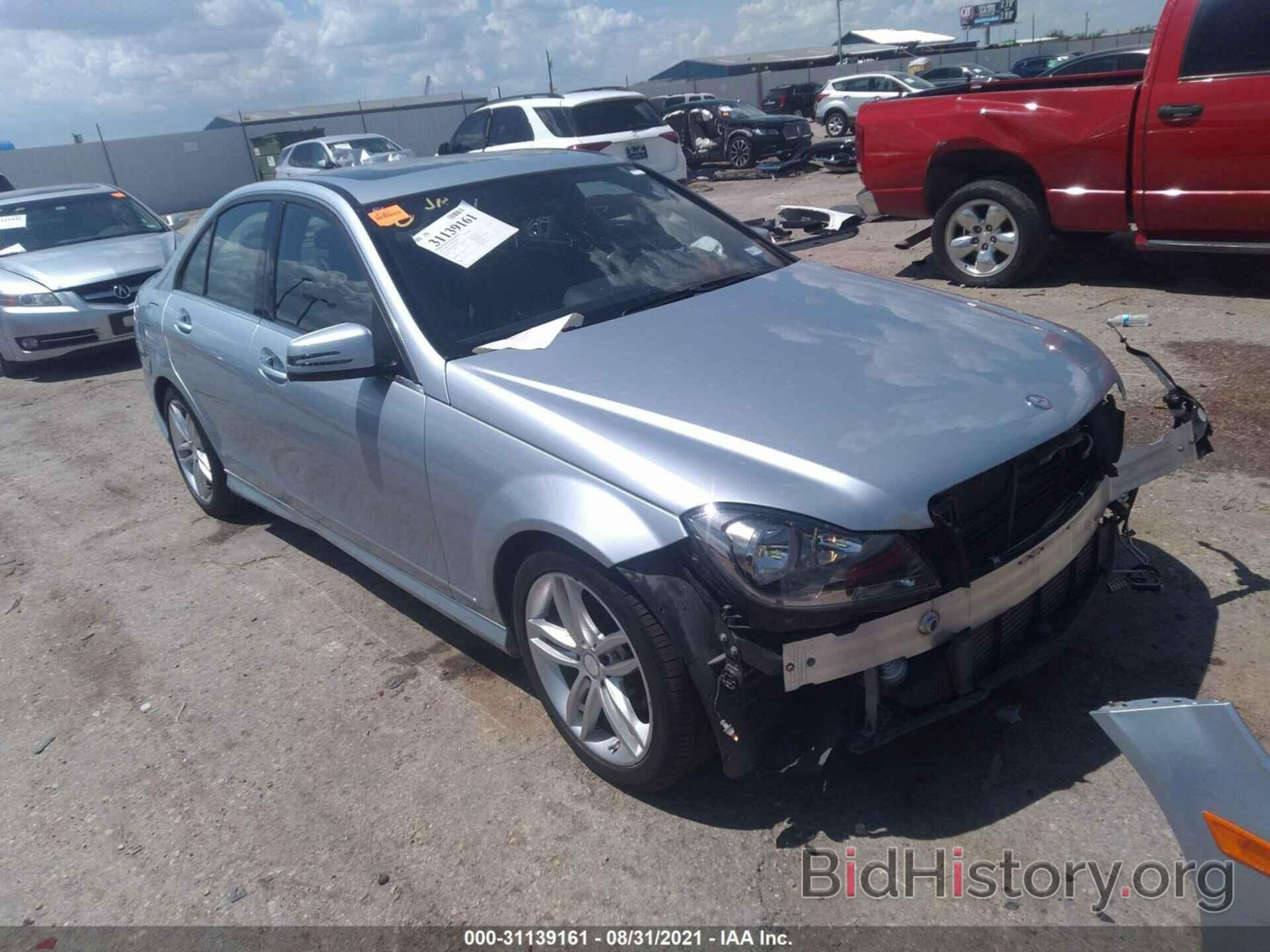 Photo WDDGF4HB1DR252910 - MERCEDES-BENZ C-CLASS 2013