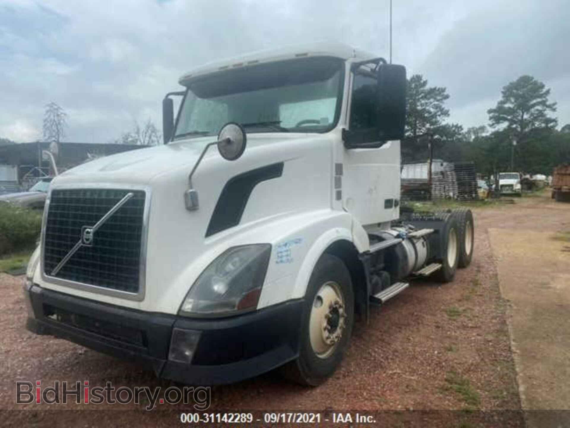 2012 VOLVO VN - VIN: 4V4NC9EH2CN538405 - Фото 2