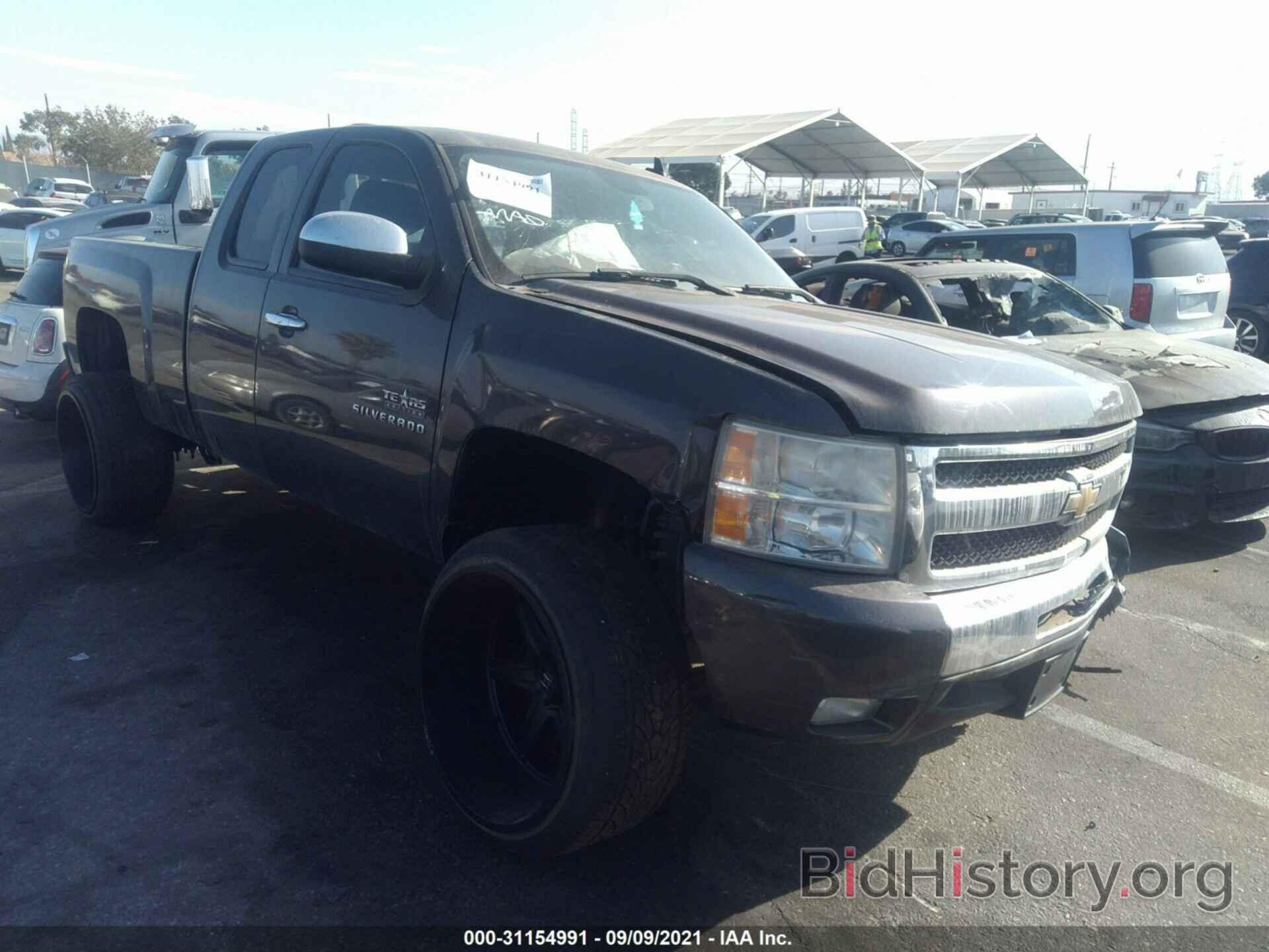 Photo 1GCRCSE02BZ339800 - CHEVROLET SILVERADO 1500 2011