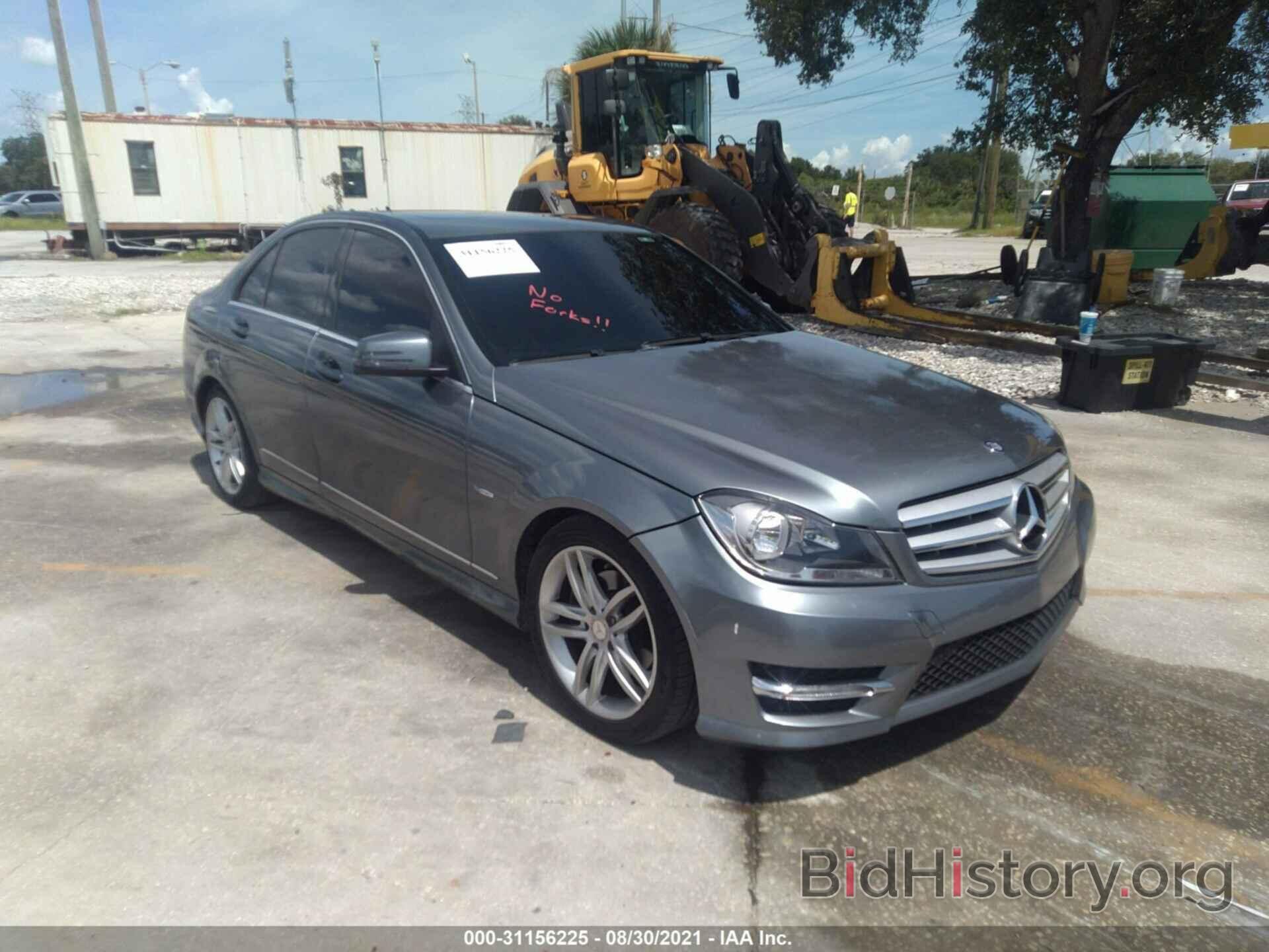 Photo WDDGF4HB2CR212933 - MERCEDES-BENZ C-CLASS 2012