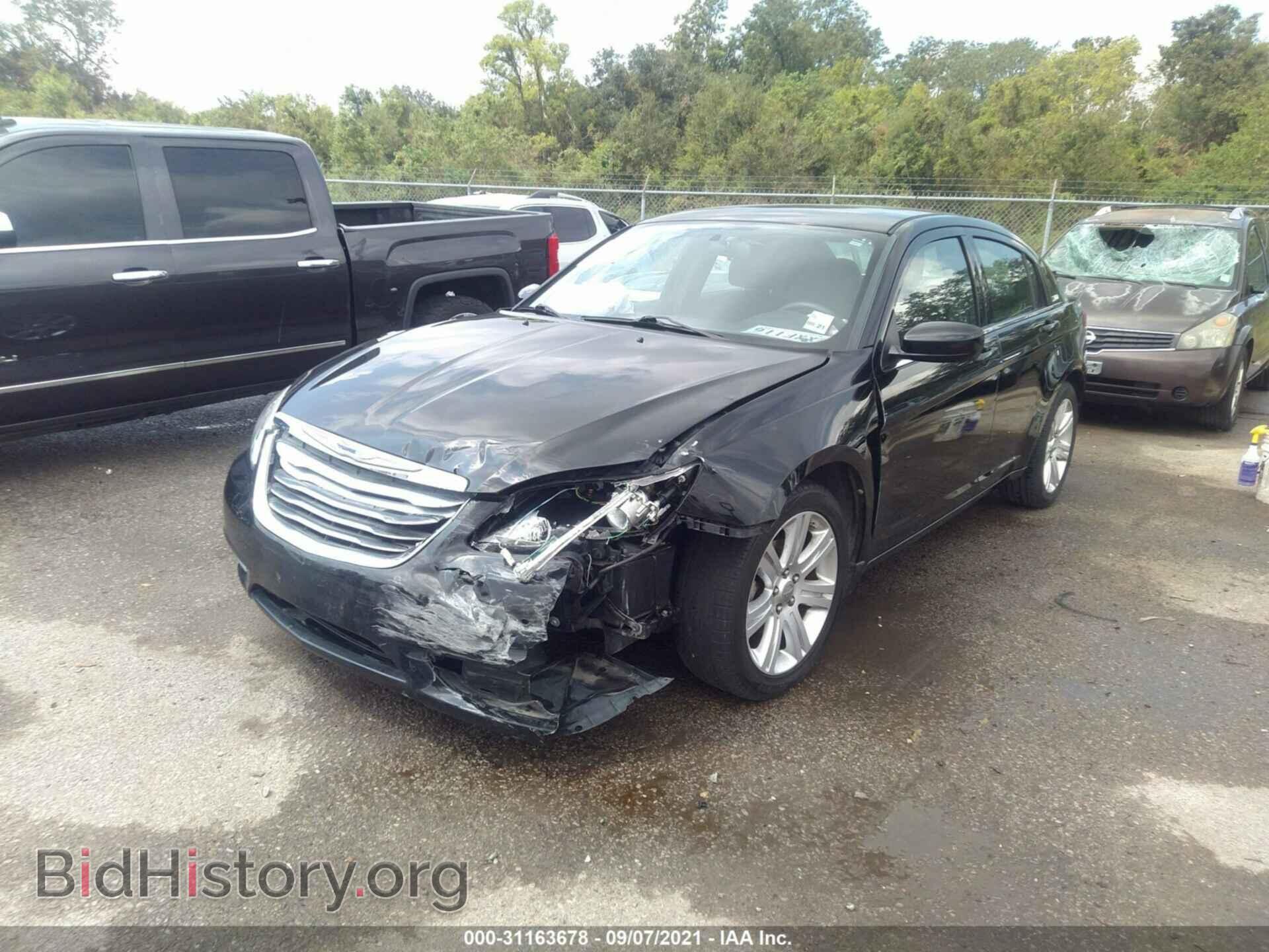 2013 CHRYSLER 200 - VIN: 1C3CCBAB4DN660457 - Photo 2