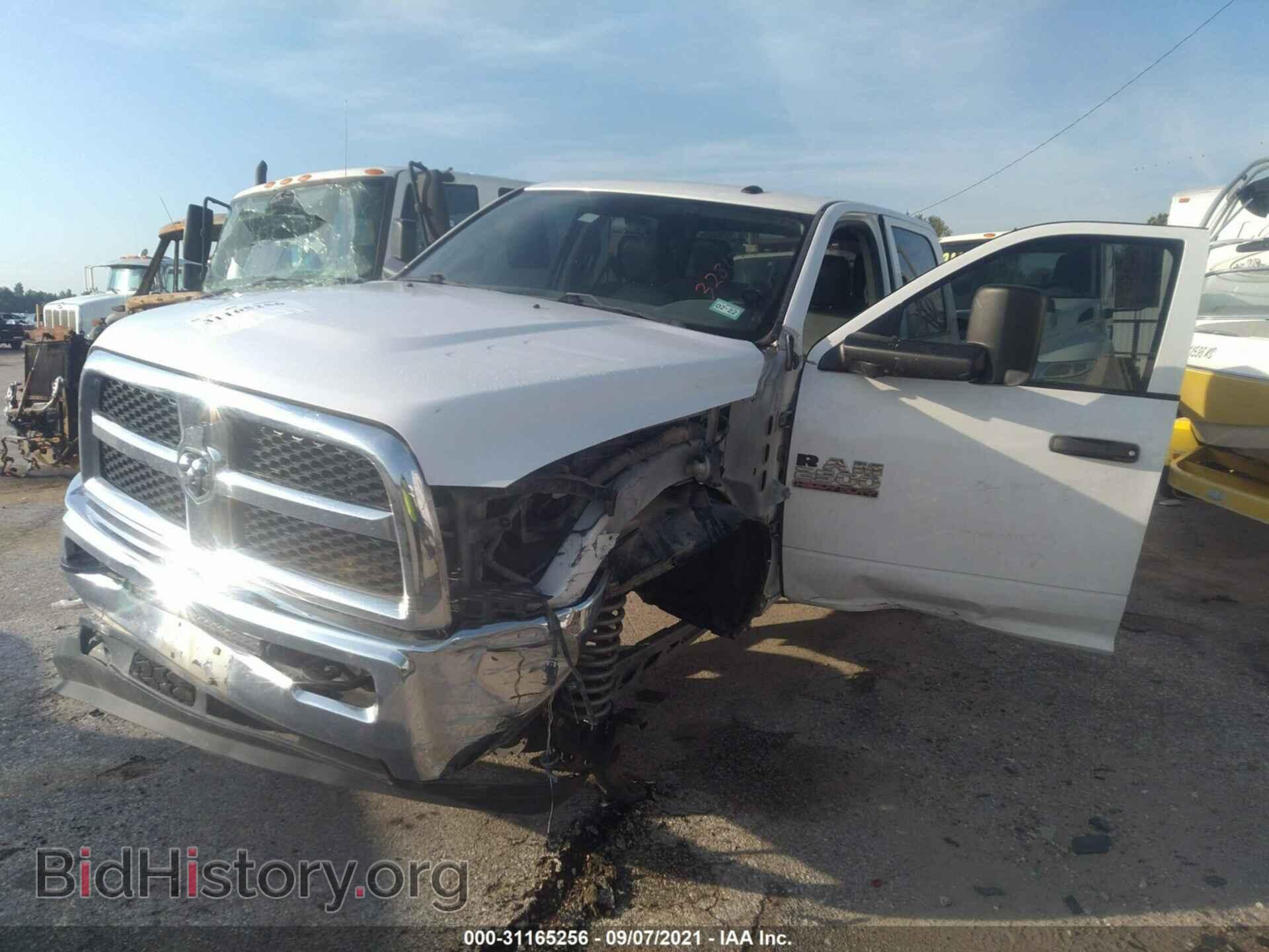2017 RAM 2500 - VIN: 3C6UR5HJ4HG760187 - Фото 2