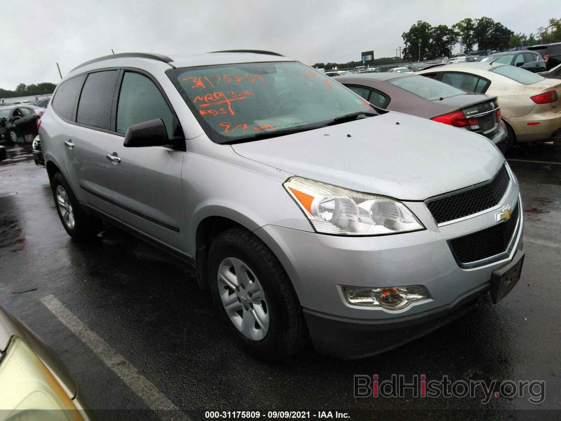 Photo 1GNKVFED5BJ354030 - CHEVROLET TRAVERSE 2011