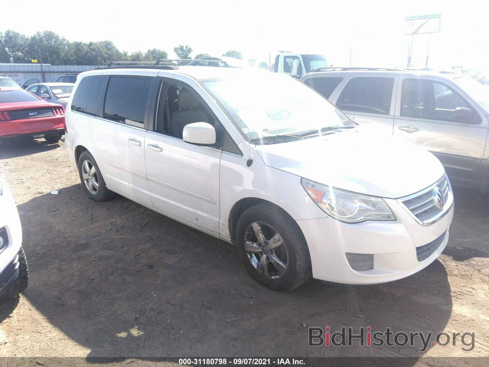 Photo 2V4RW3DG9BR642178 - VOLKSWAGEN ROUTAN 2011