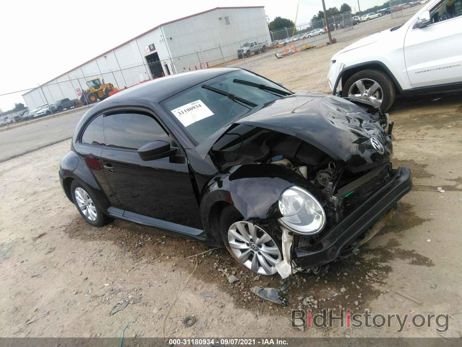 Photo 3VWFP7AT3DM631011 - VOLKSWAGEN BEETLE COUPE 2013