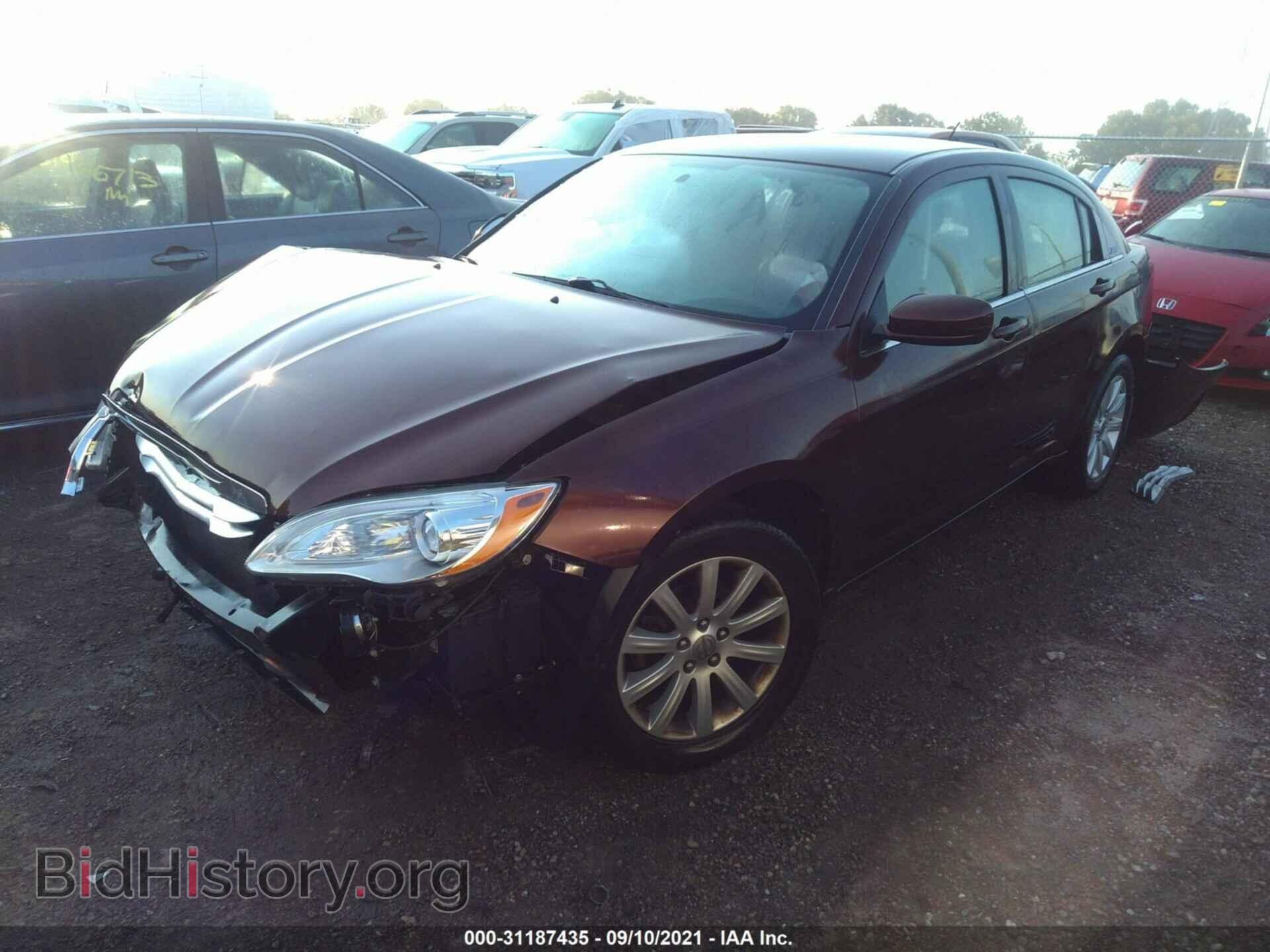 2013 CHRYSLER 200 - VIN: 1C3CCBBB8DN586698 - Photo 2