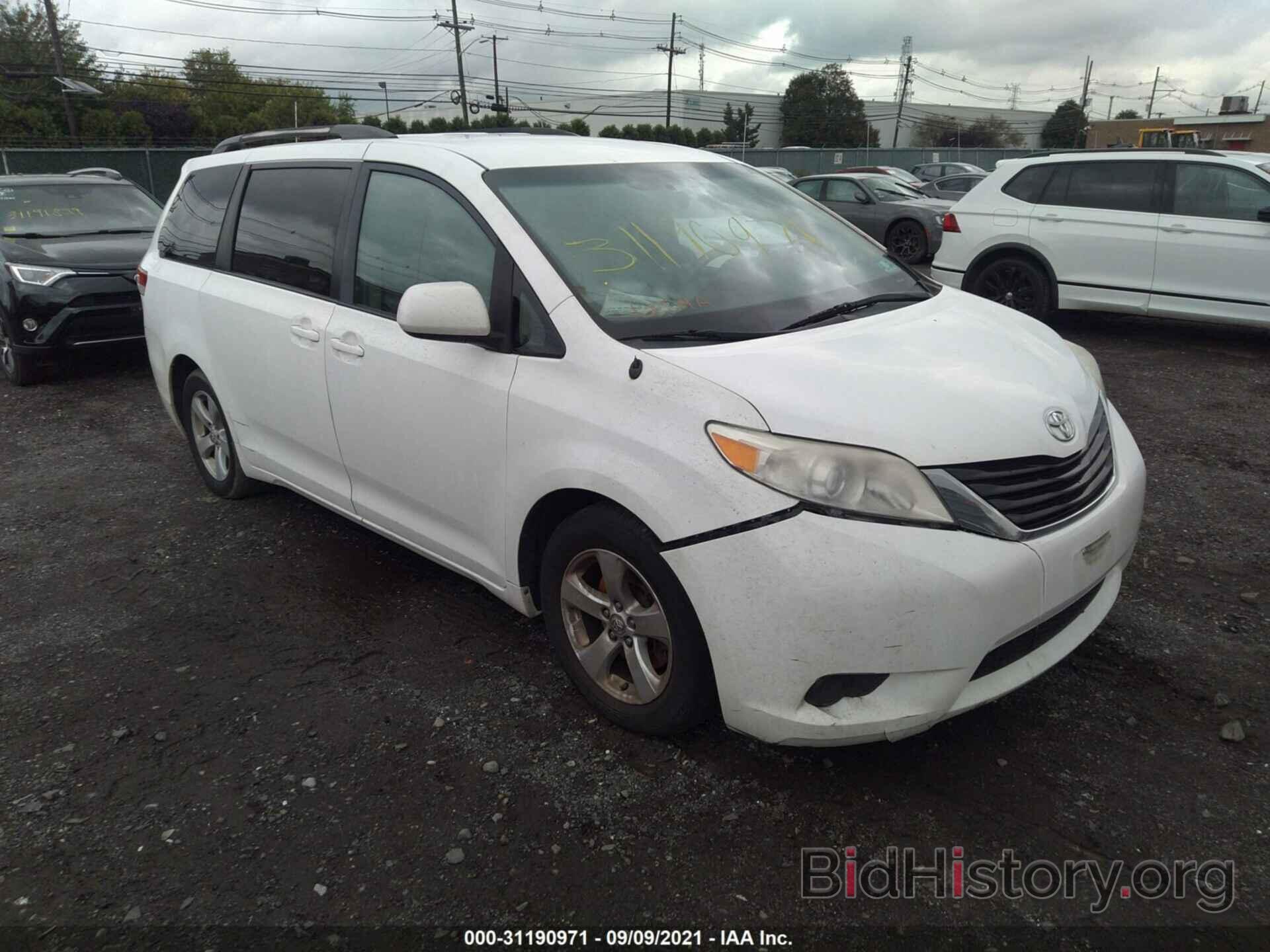 Фотография 5TDKK3DC3BS145140 - TOYOTA SIENNA 2011