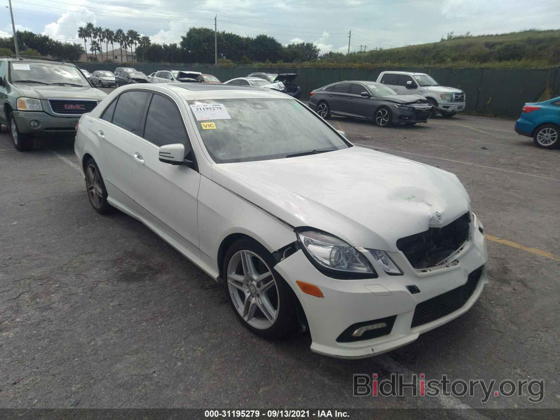 Photo WDDHF5GB4BA357951 - MERCEDES-BENZ E-CLASS 2011