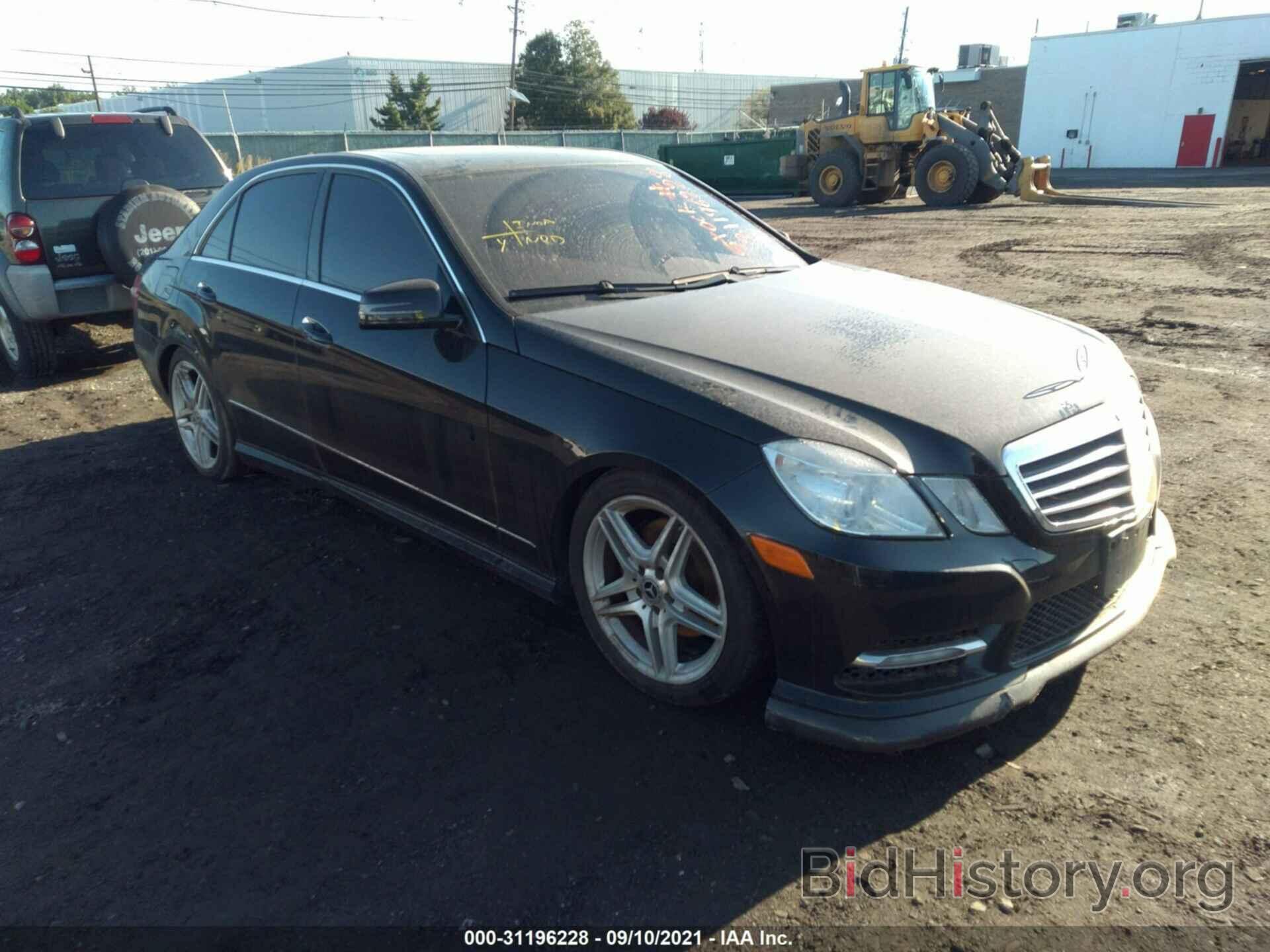 Photo WDDHF8JB9DA666277 - MERCEDES-BENZ E-CLASS 2013