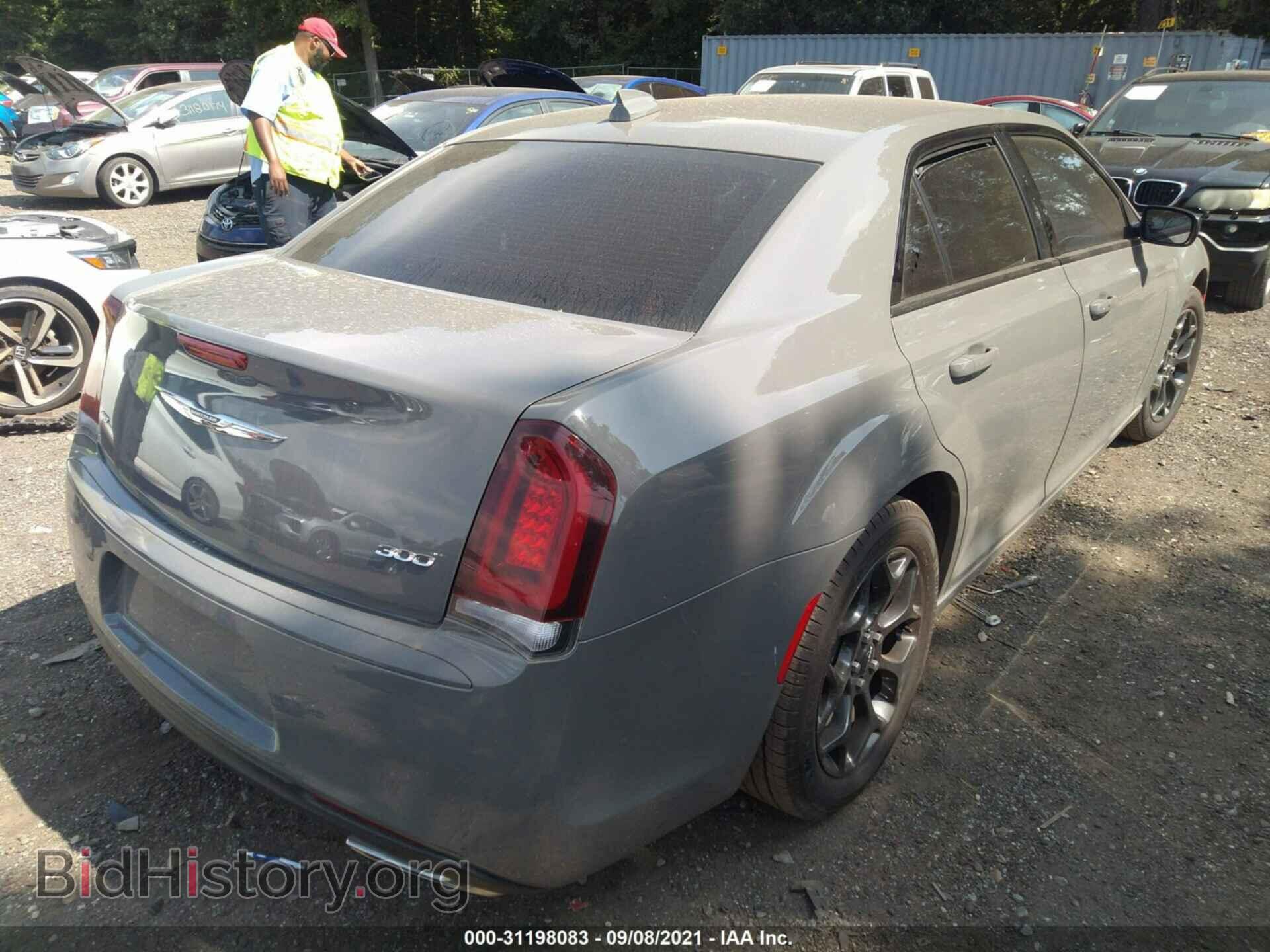 2019 CHRYSLER 300 - VIN: 2C3CCARG9KH511624 - Фото 4