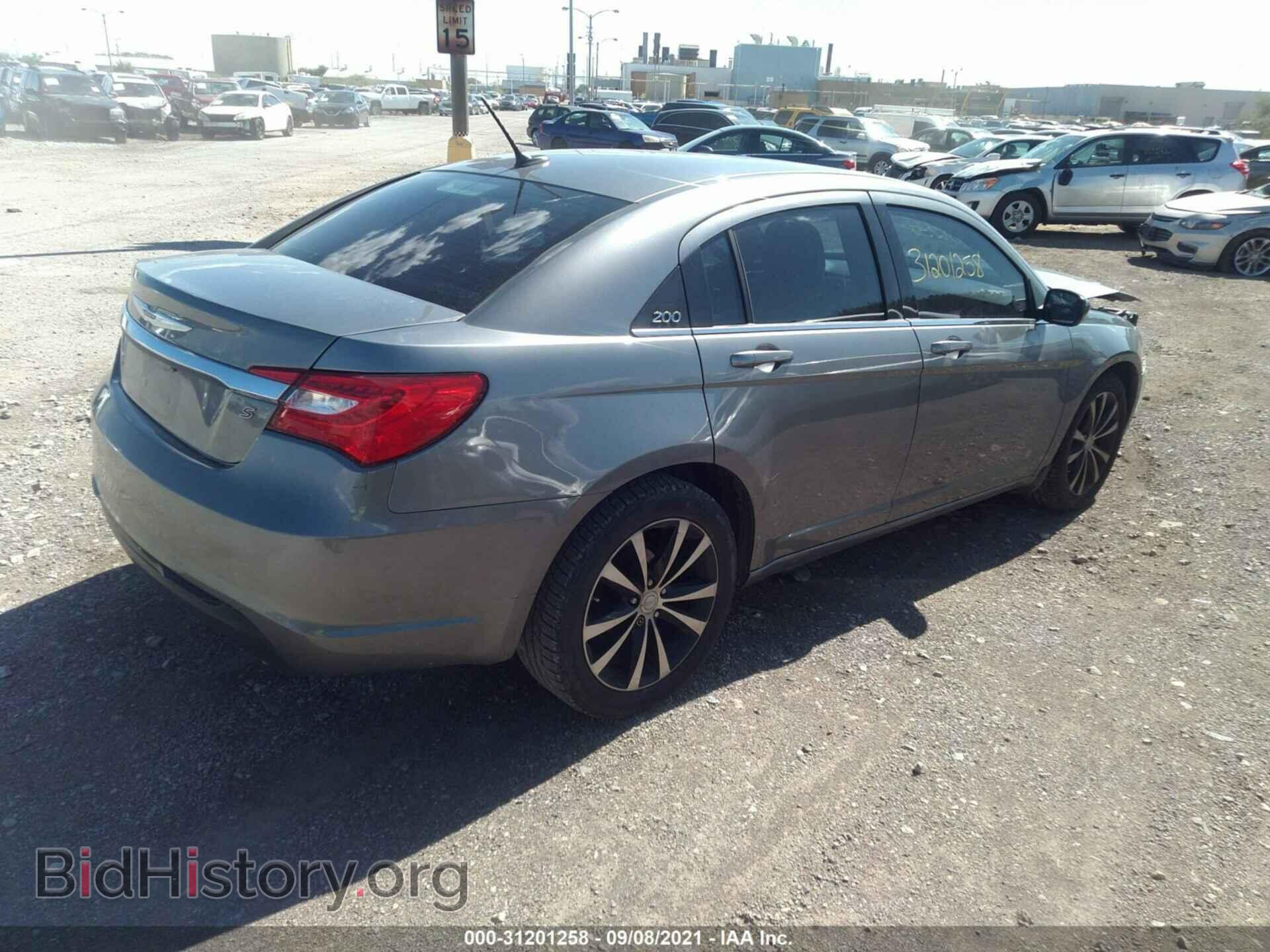 2012 CHRYSLER 200 - VIN: 1C3CCBHG8CN116687 - Фото 4