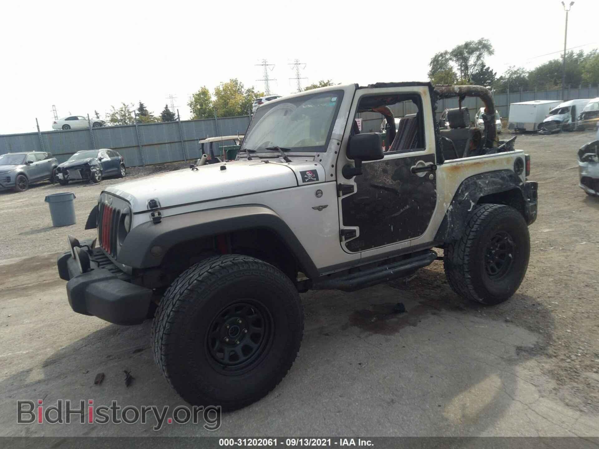 2008 JEEP WRANGLER - VIN: 1J4FA24118L556313 - Фото 2