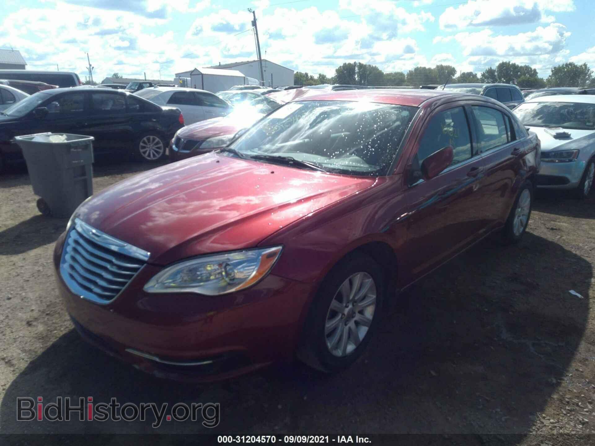 2011 CHRYSLER 200 - VIN: 1C3BC1FB8BN590070 - Photo 2