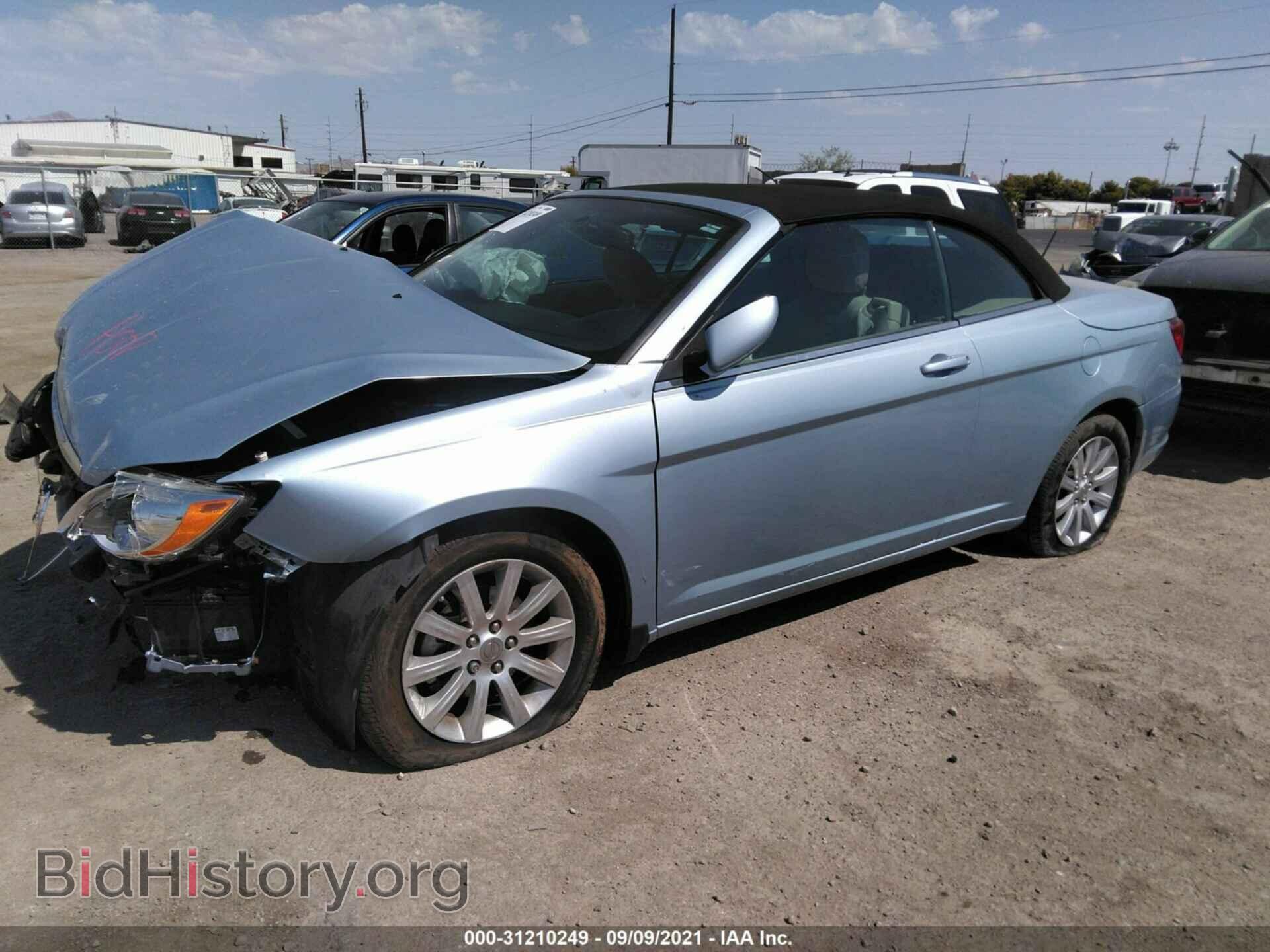 2013 CHRYSLER 200 - VIN: 1C3BCBEB4DN633295 - Фото 2