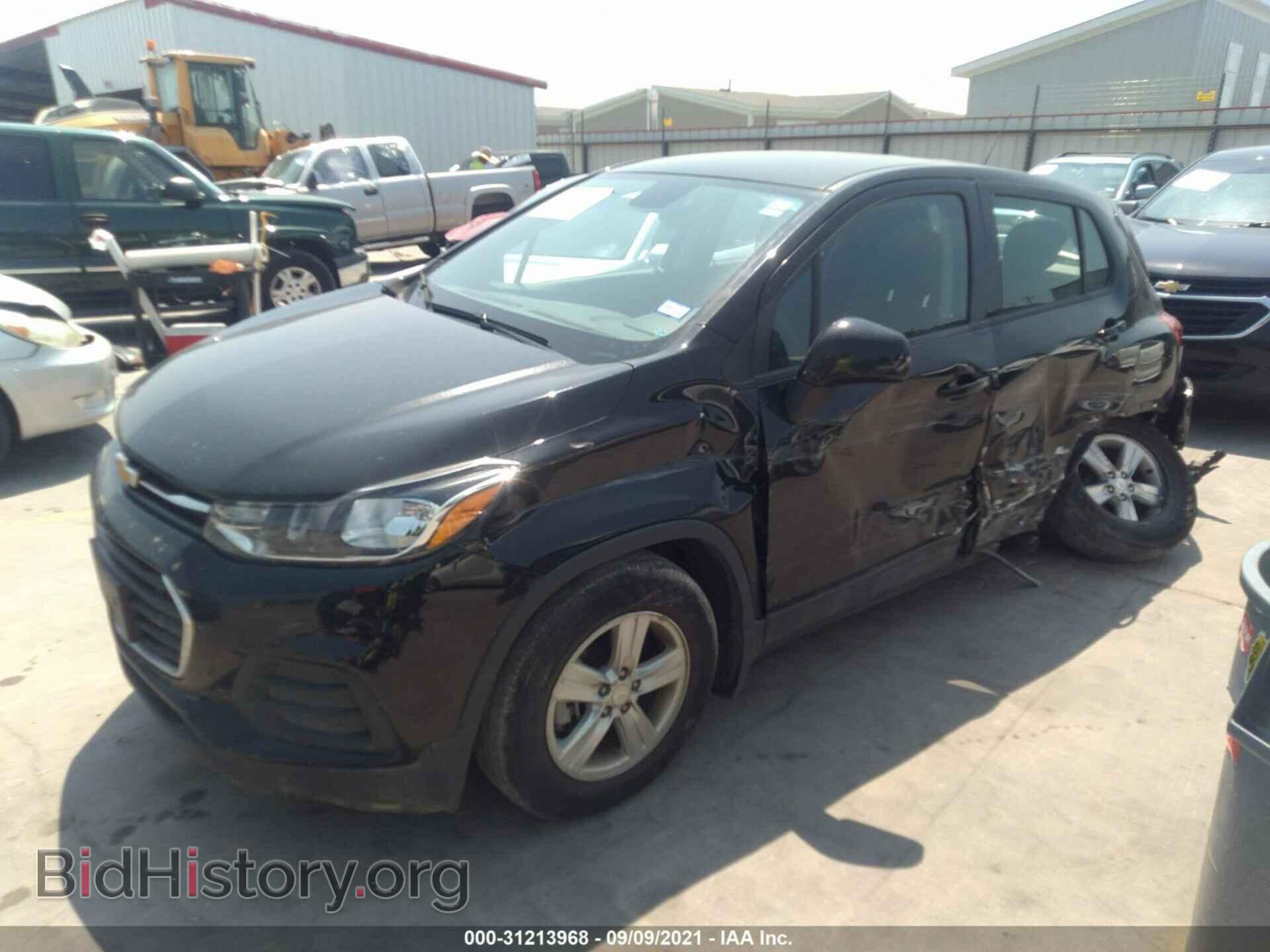2019 CHEVROLET TRAX - VIN: 3GNCJKSB3KL379058 - Фото 2