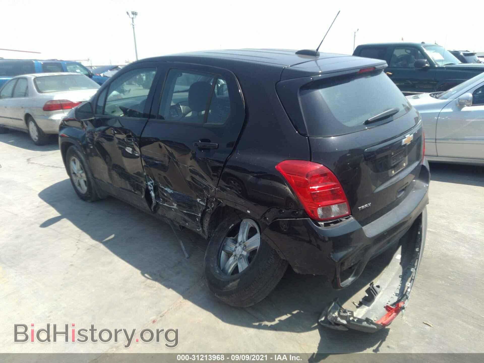 2019 CHEVROLET TRAX - VIN: 3GNCJKSB3KL379058 - Фото 3