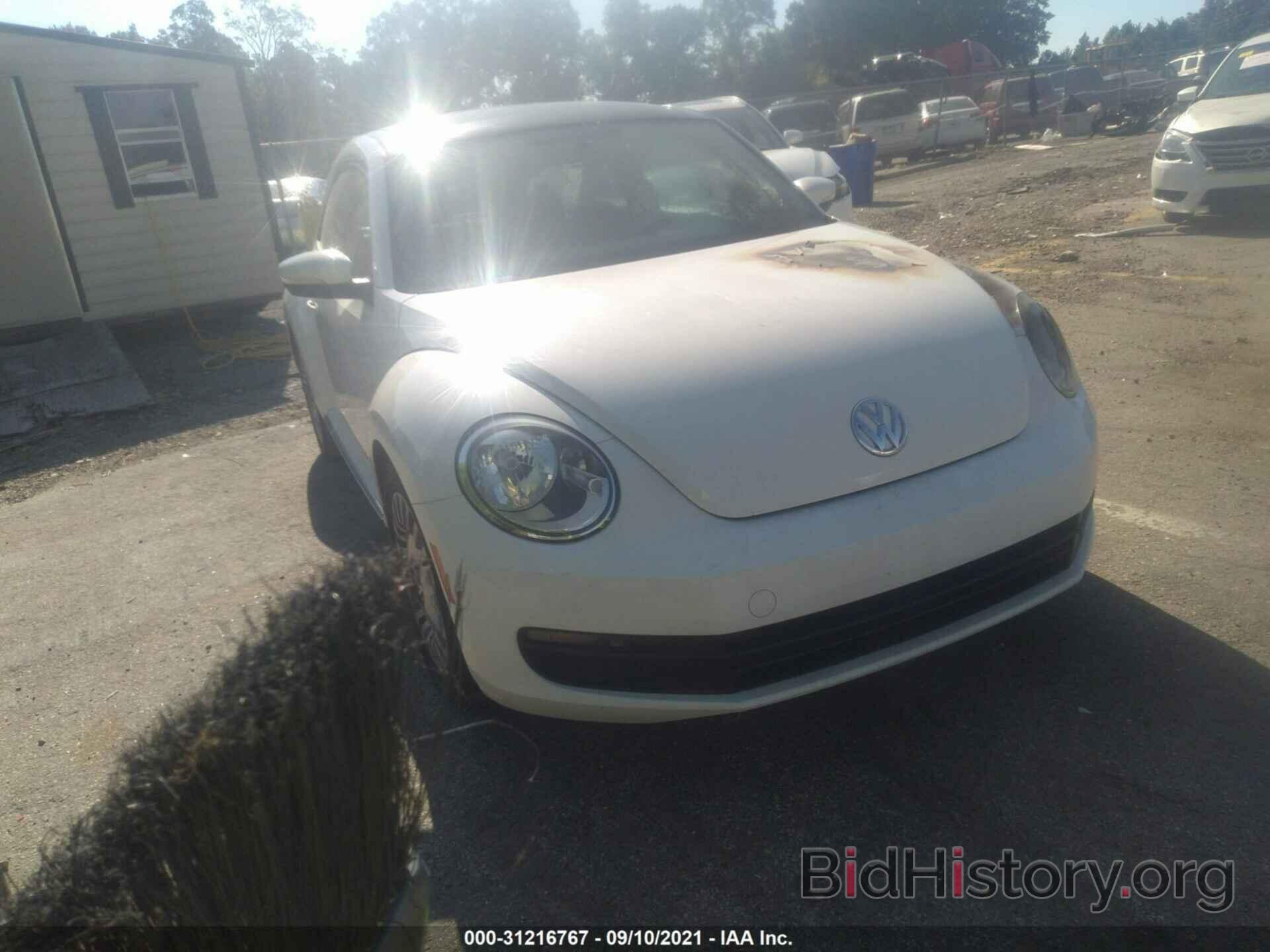 Photo 3VWJX7ATXDM657907 - VOLKSWAGEN BEETLE COUPE 2013