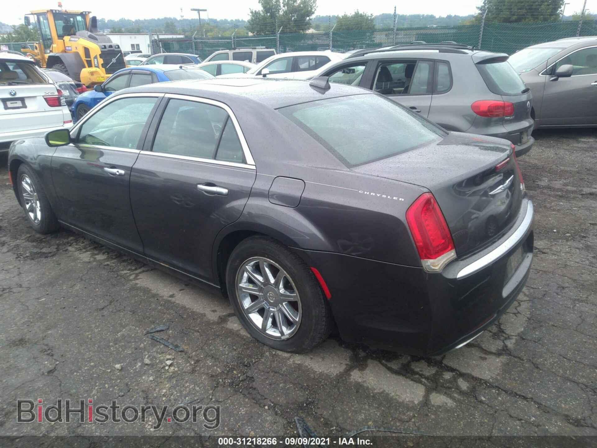 2017 CHRYSLER 300 - VIN: 2C3CCAPG2HH657455 - Фото 3