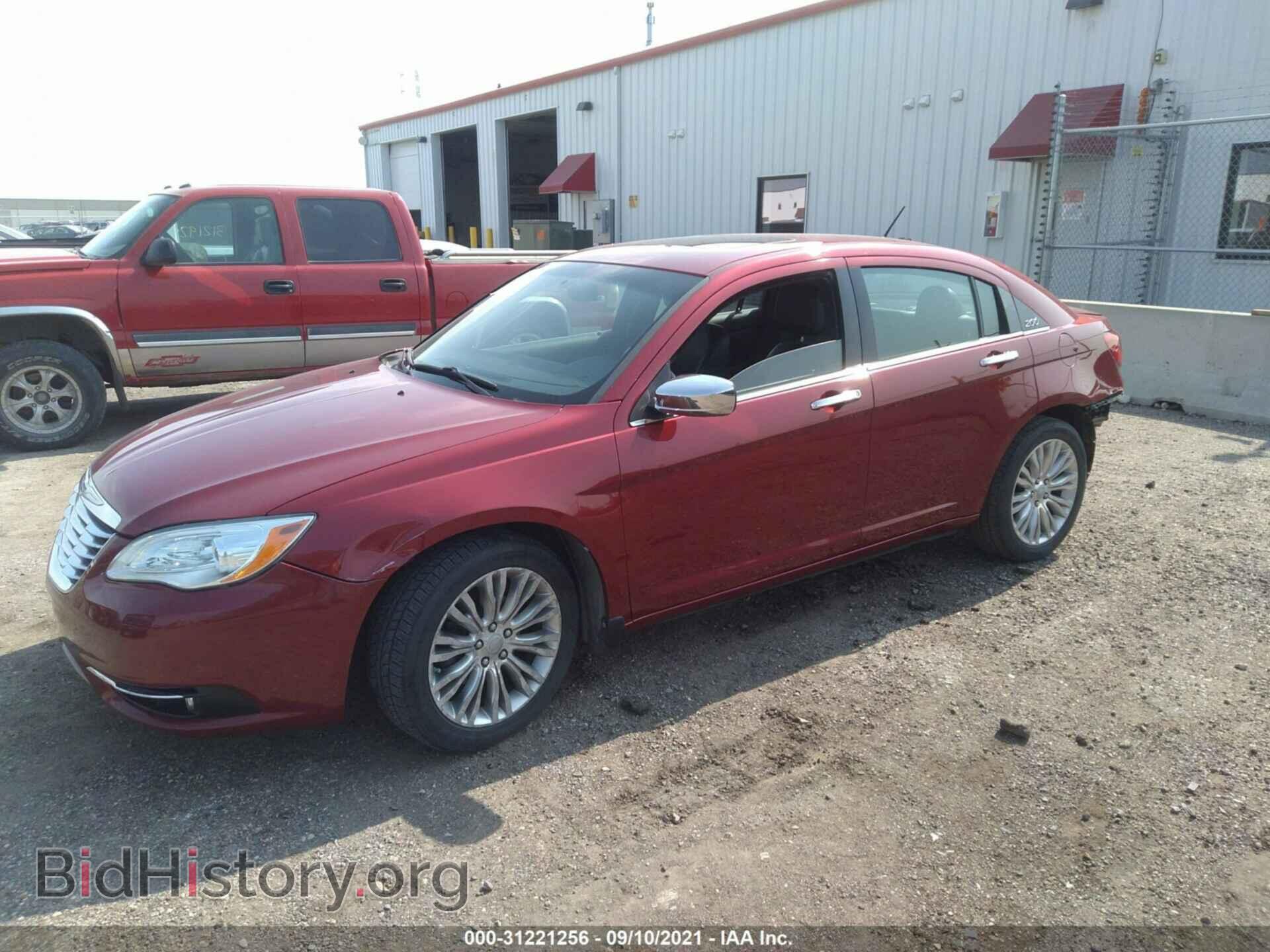 2013 CHRYSLER 200 - VIN: 1C3CCBCG4DN579869 - Фото 2