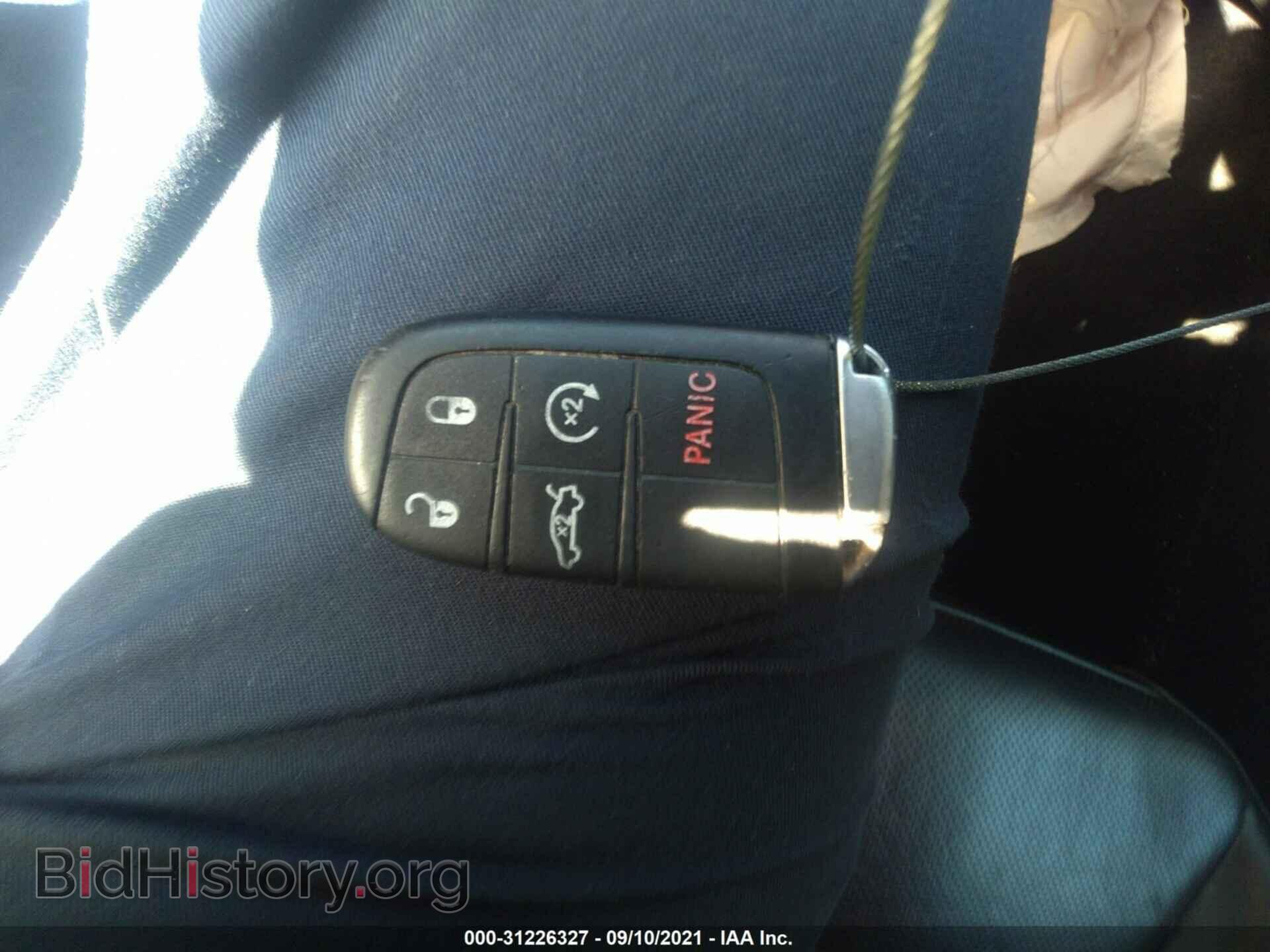 2016 CHRYSLER 300 - VIN: 2C3CCAEG5GH151765 - Фото 11