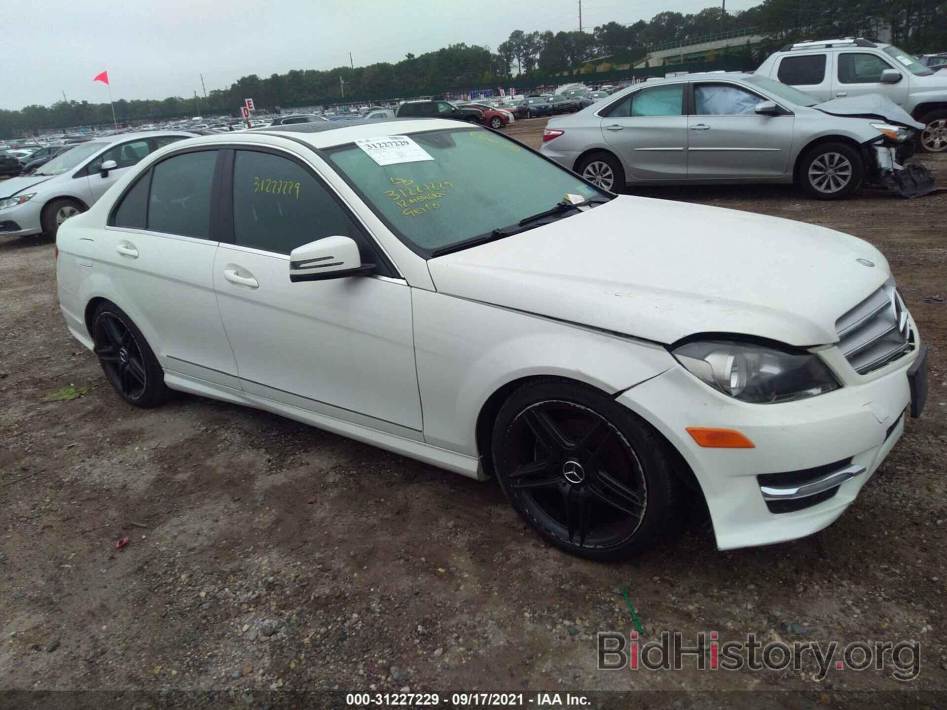 Photo WDDGF8BB5CA689919 - MERCEDES-BENZ C-CLASS 2012