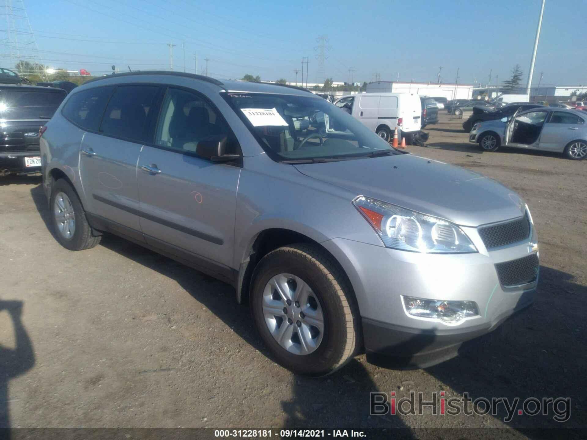 Photo 1GNKRFED0BJ205240 - CHEVROLET TRAVERSE 2011