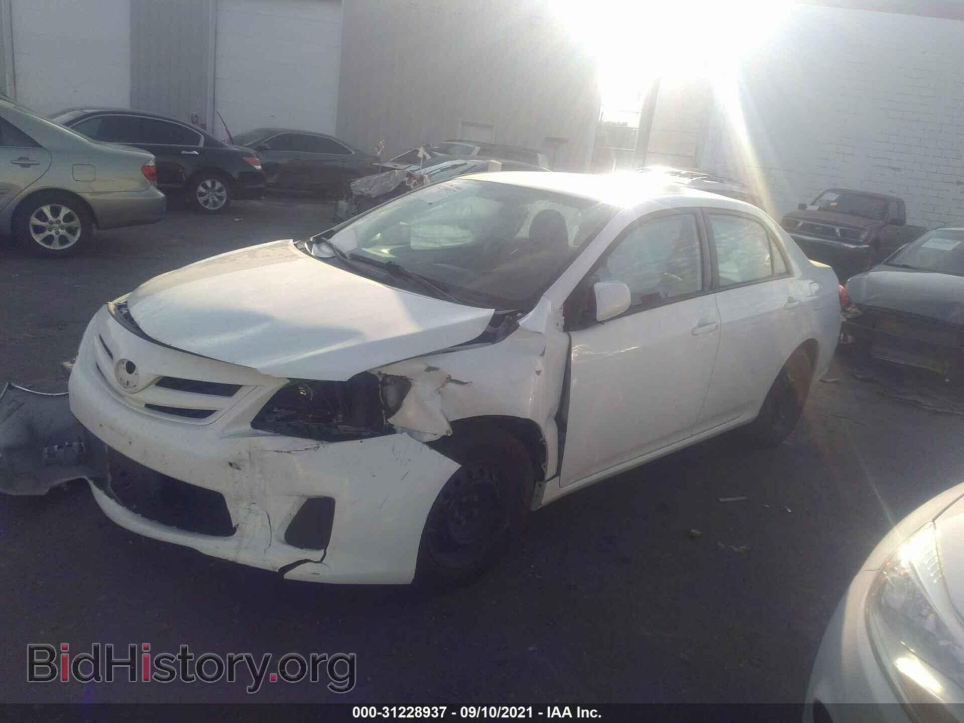 2011 TOYOTA COROLLA - VIN: 2T1BU4EE0BC586331 - Фото 2