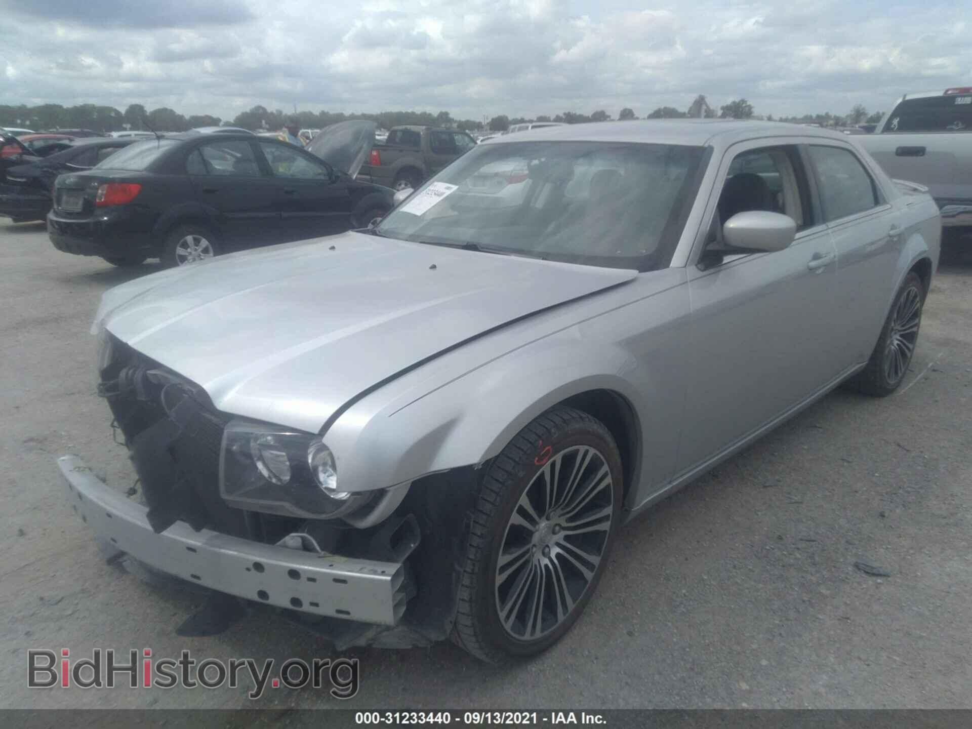 2010 CHRYSLER 300 - VIN: 2C3CA2CV1AH262155 - Фото 2